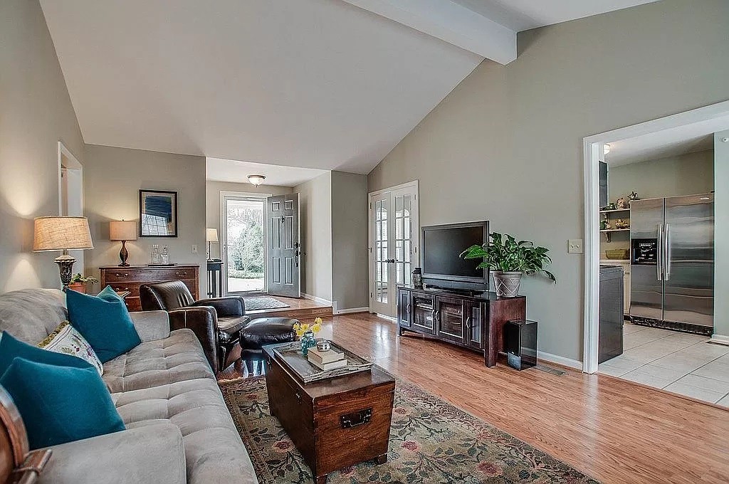 5368 Village Way Property Photo 4