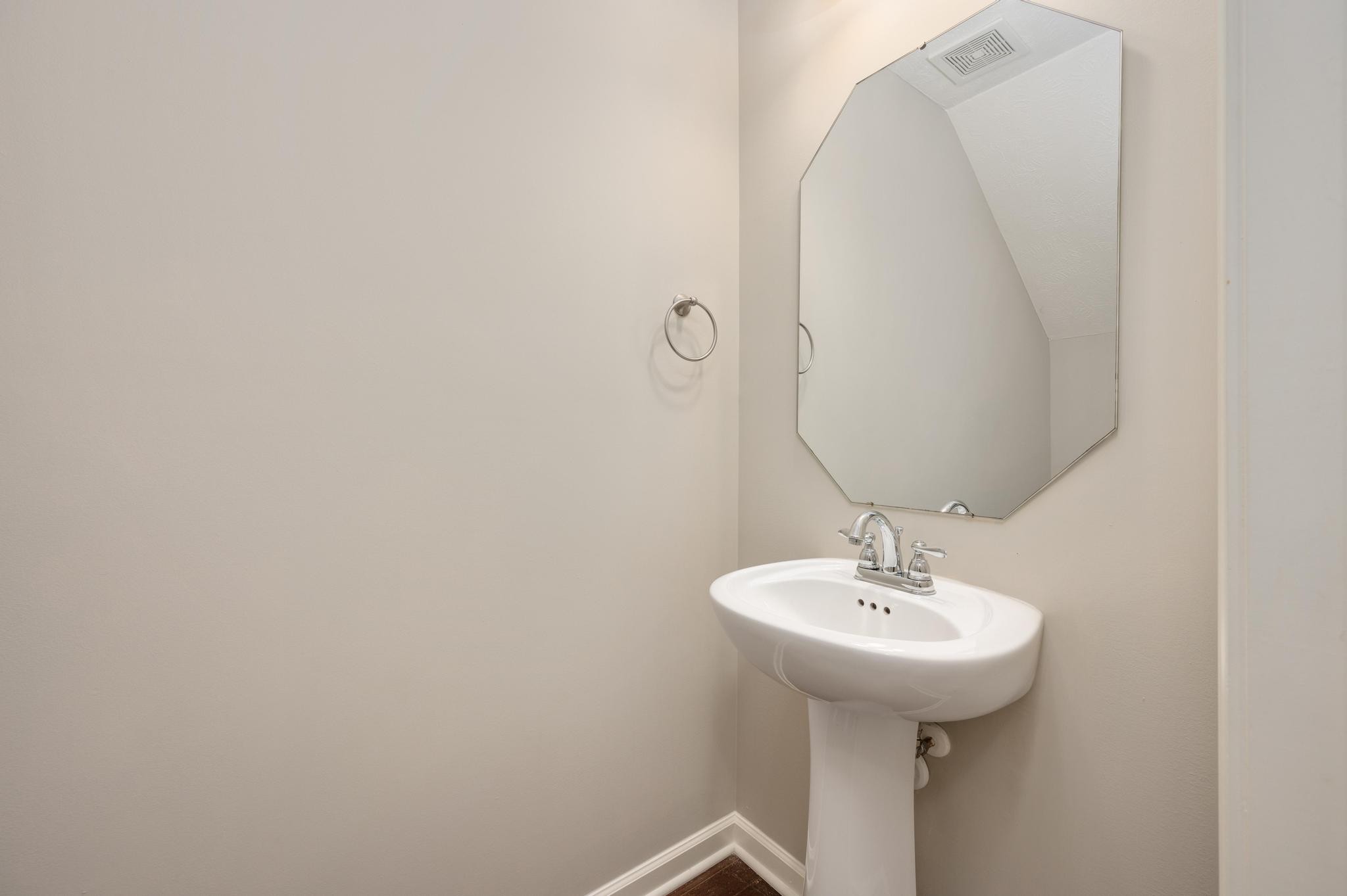 4347 Aurora Circle Property Photo 4