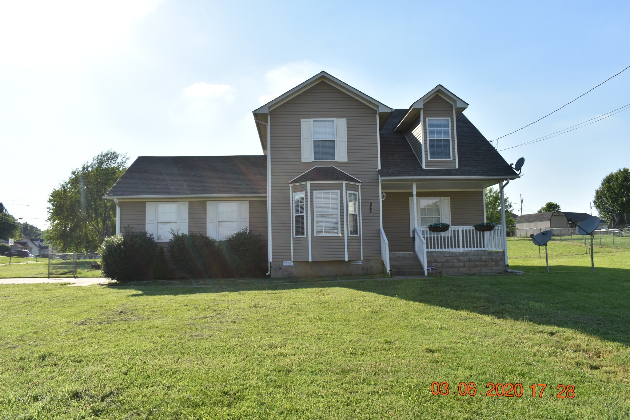 736 Shetland Dr Property Photo 1