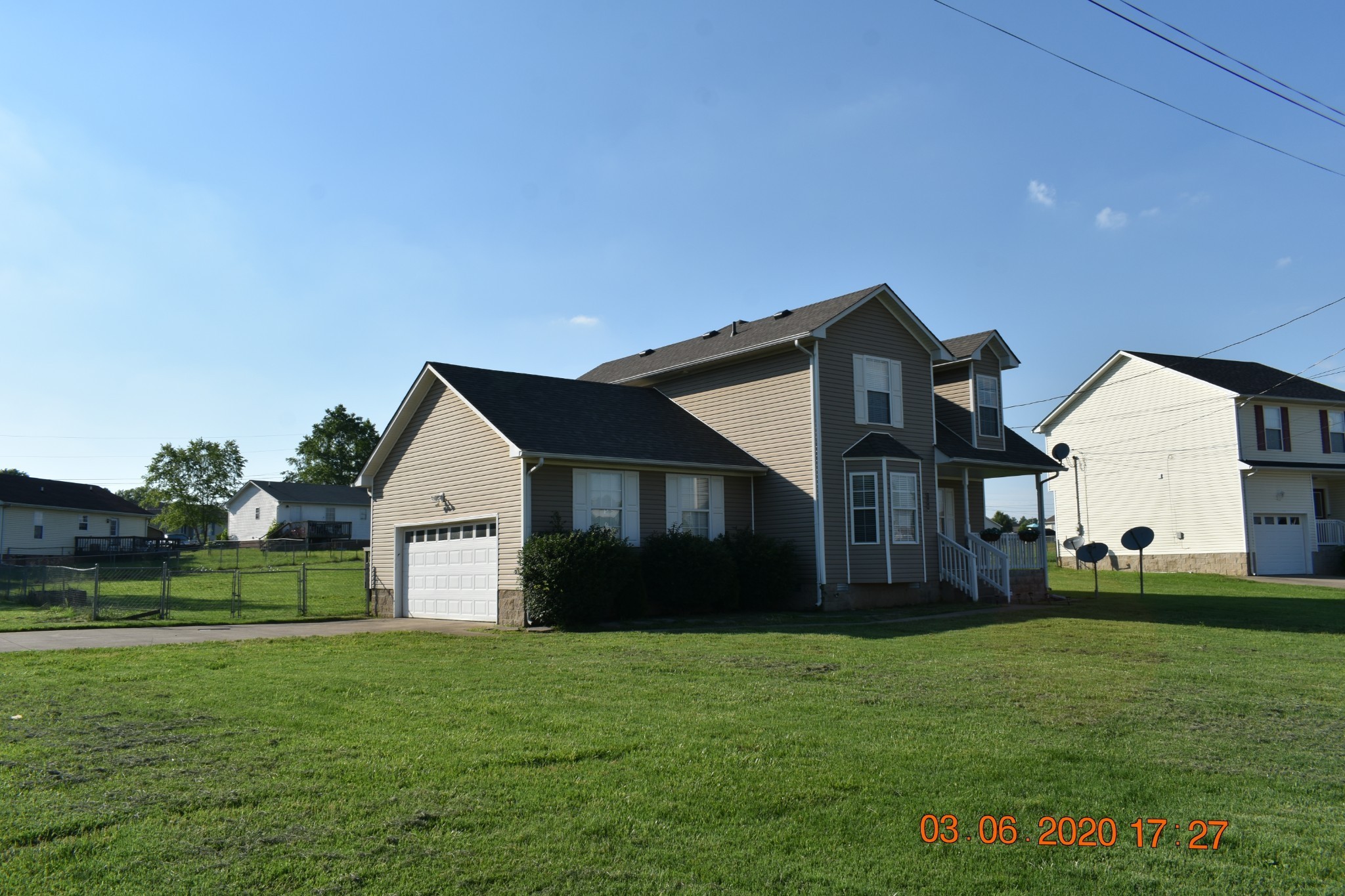 736 Shetland Dr Property Photo 2