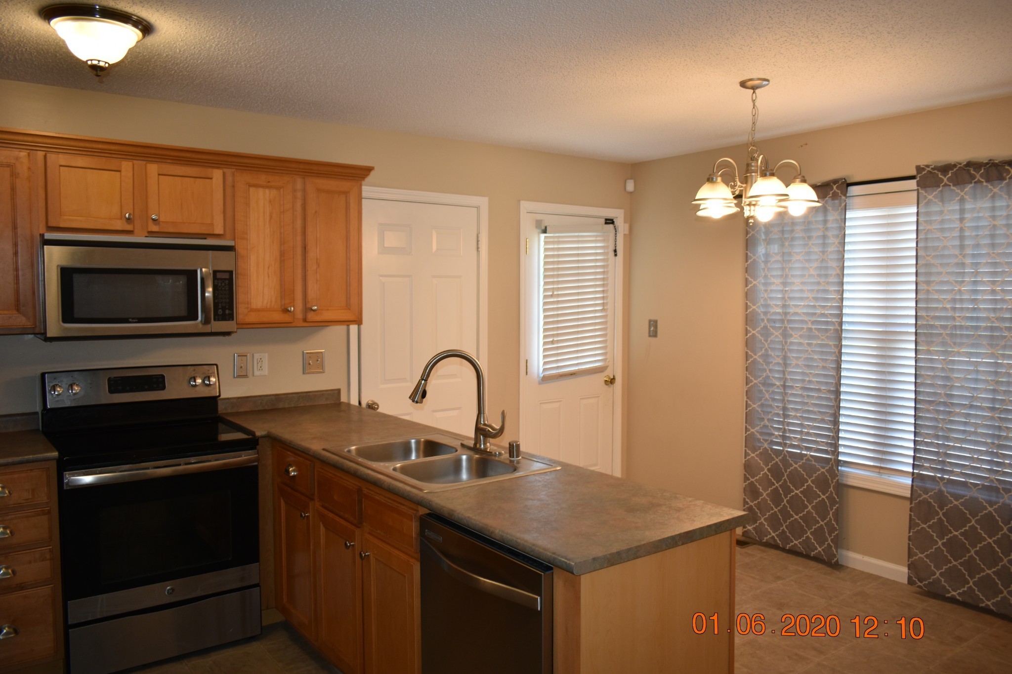 736 Shetland Dr Property Photo 5