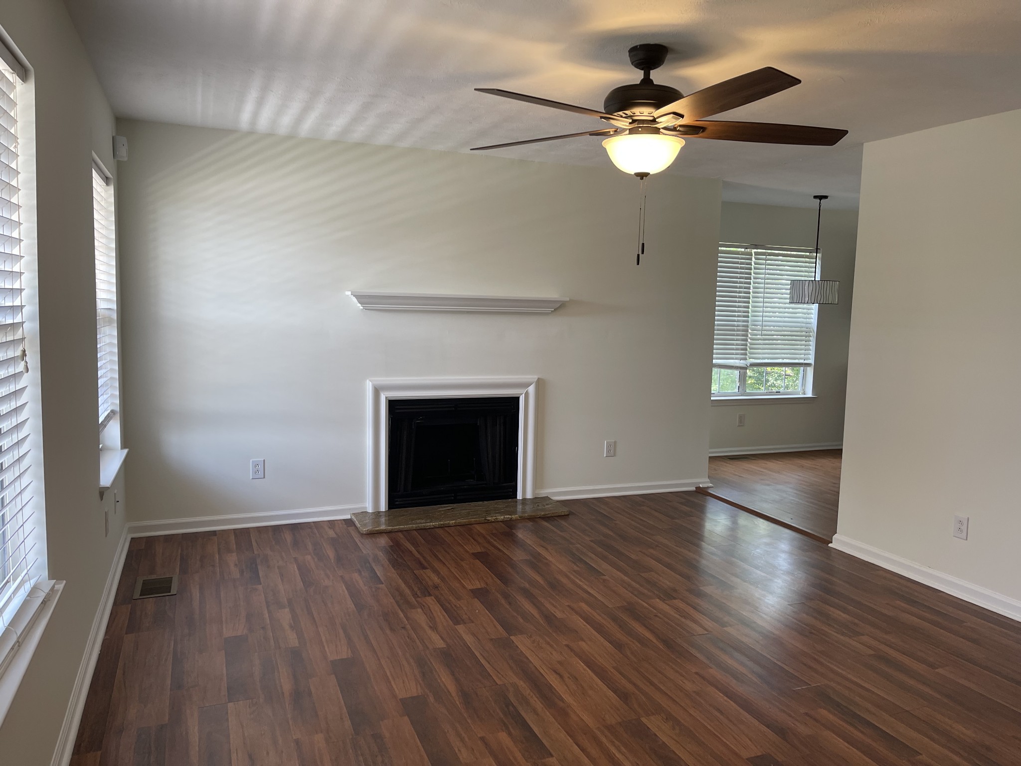 428 Newton Ct Property Photo 3
