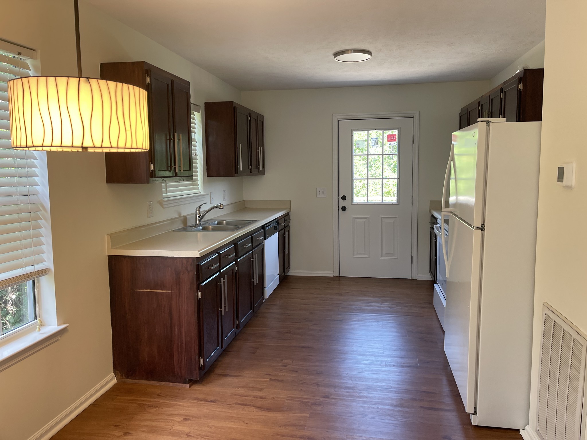 428 Newton Ct Property Photo 4