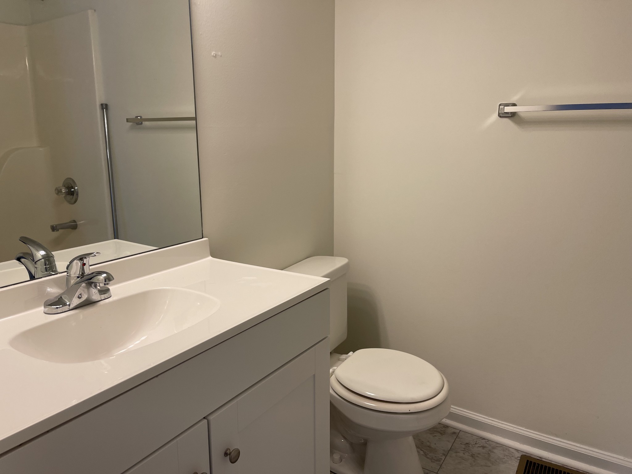 428 Newton Ct Property Photo 8