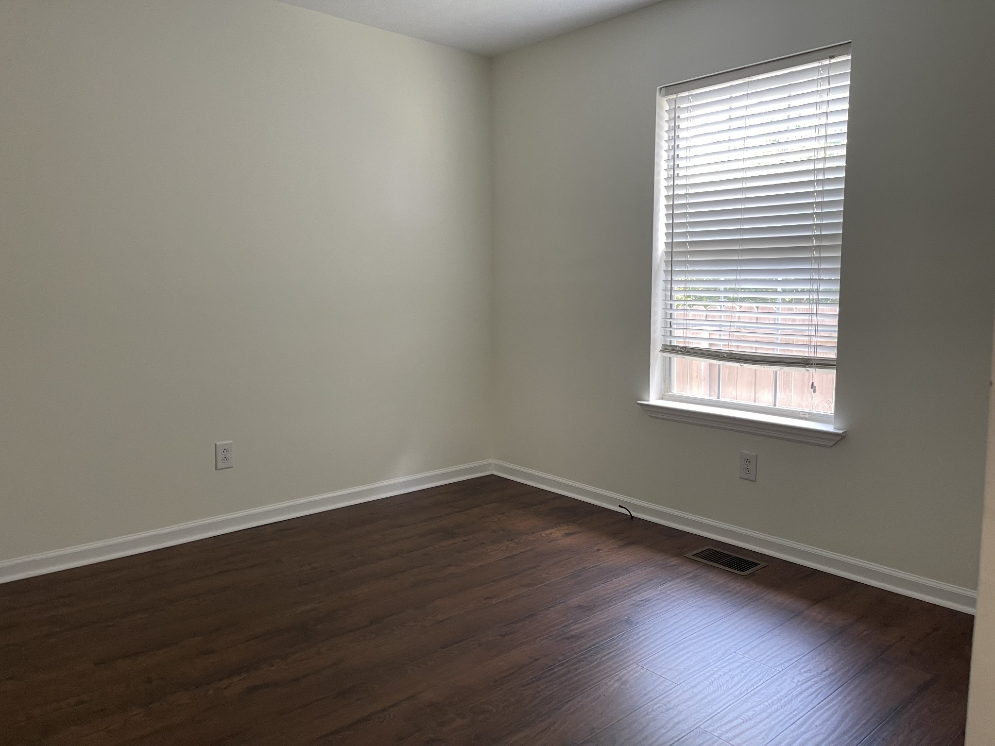 428 Newton Ct Property Photo 11