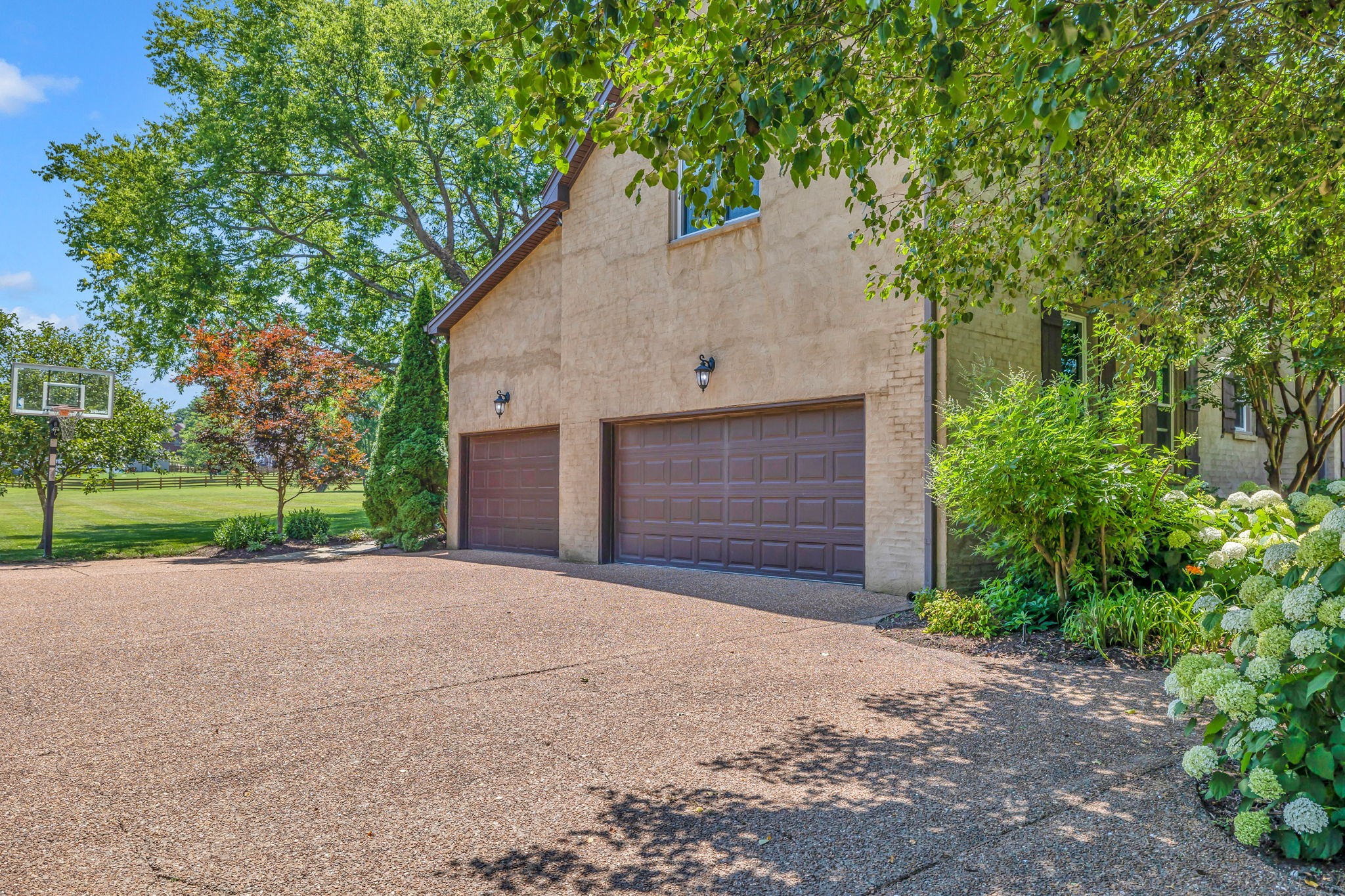 1620 Oakhall Dr Property Photo 4