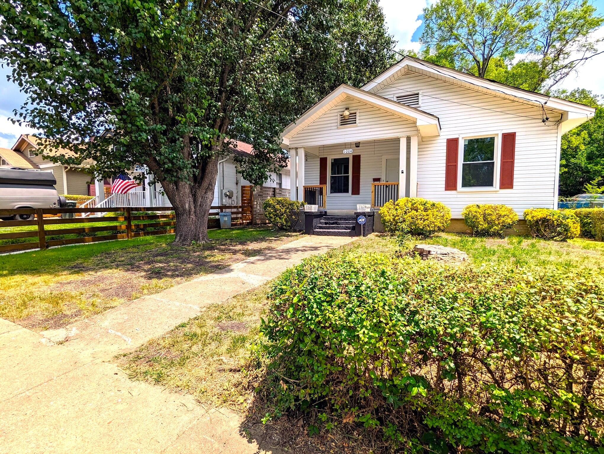 1004 Beech St Property Photo 1