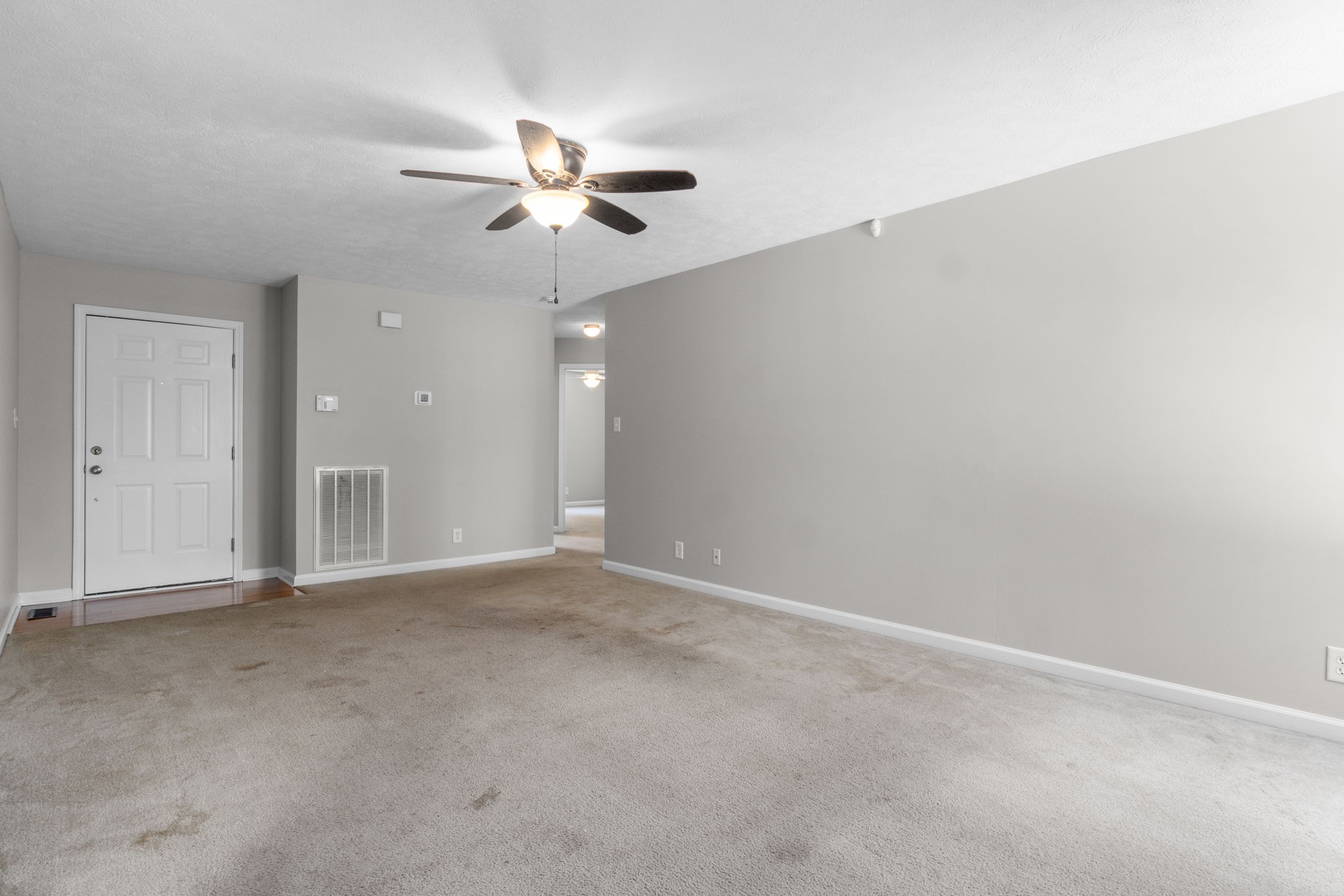 309 Grant Ave Property Photo 6