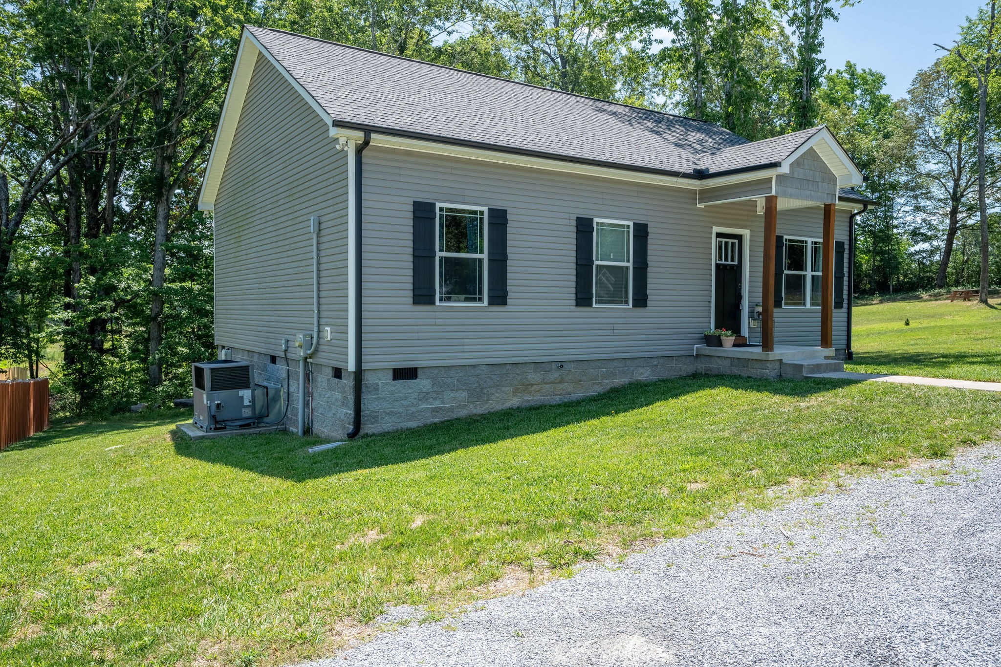1236 N Charlotte St Property Photo 2