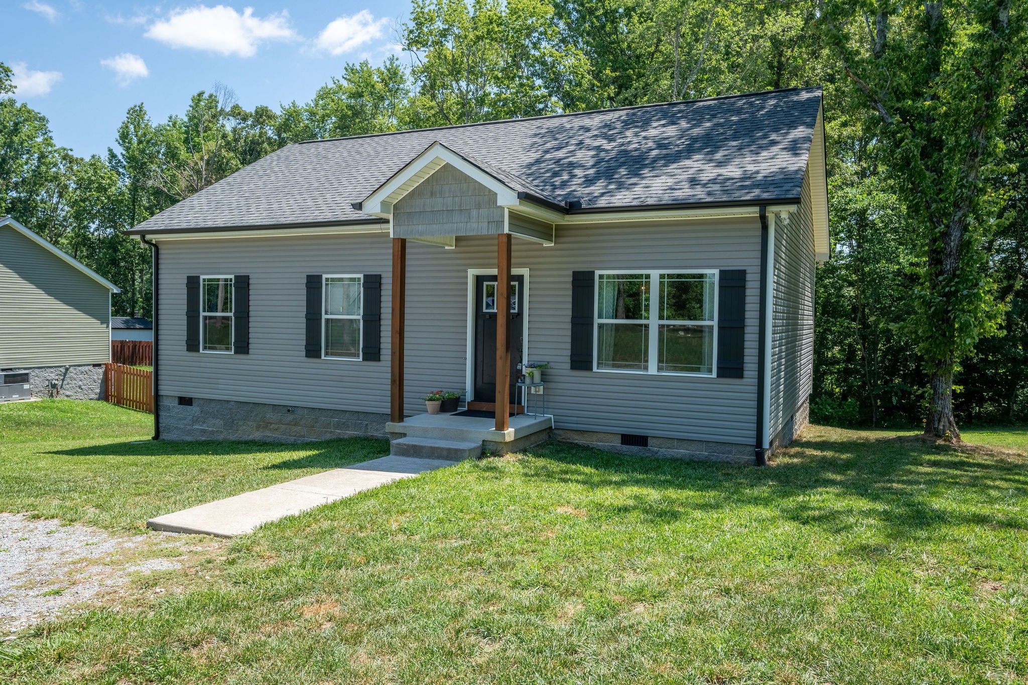 1236 N Charlotte St Property Photo 3