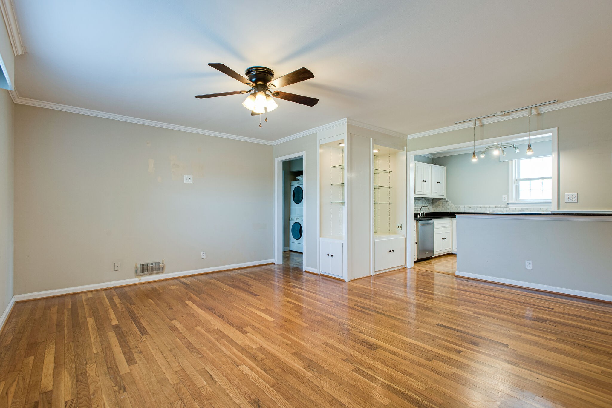 3310 Long Blvd Property Photo 4