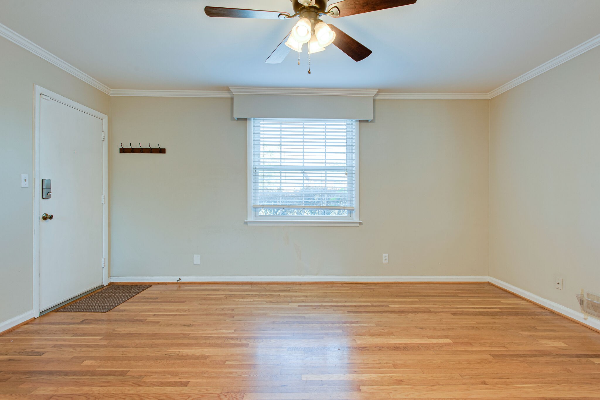 3310 Long Blvd Property Photo 5