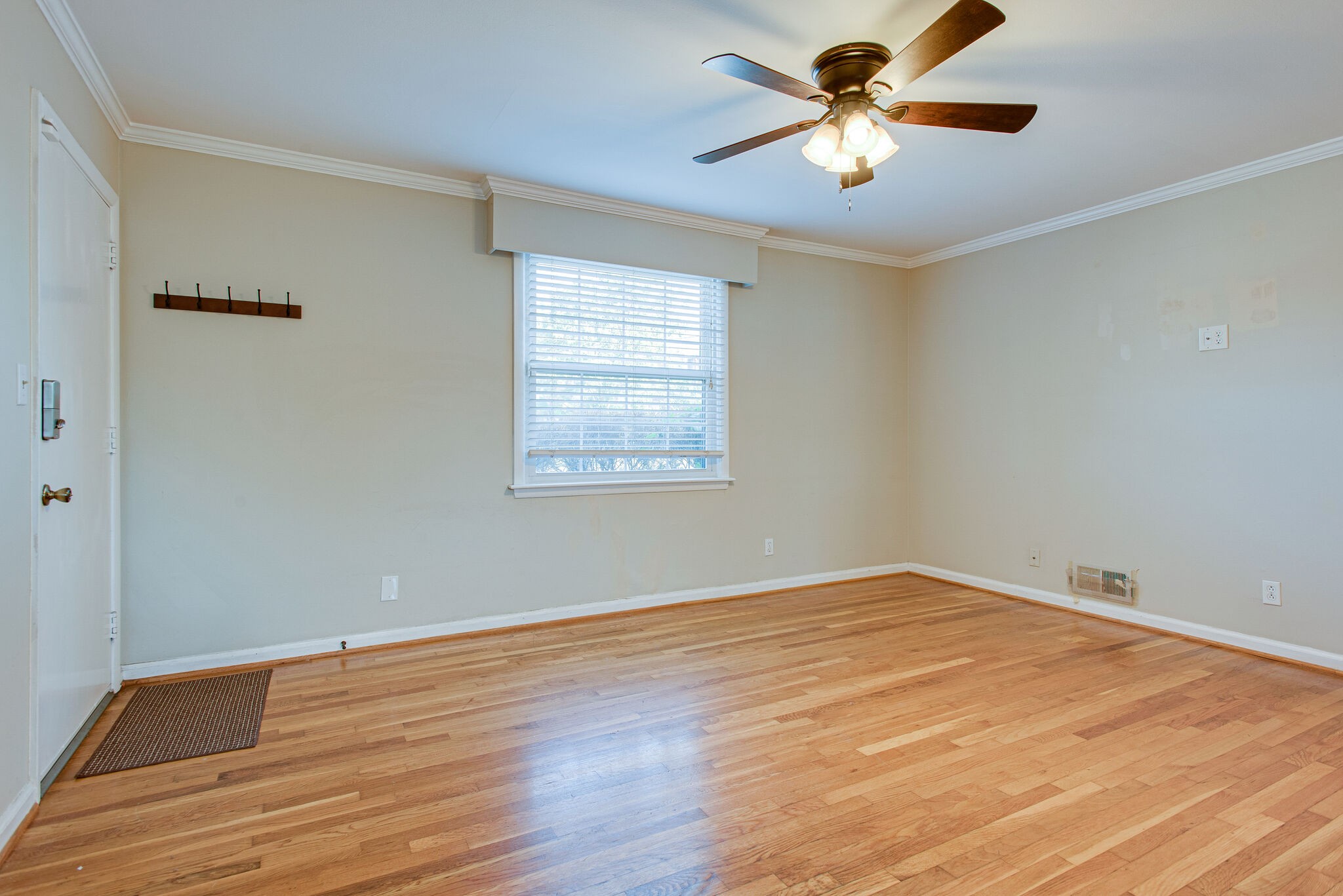 3310 Long Blvd Property Photo 6