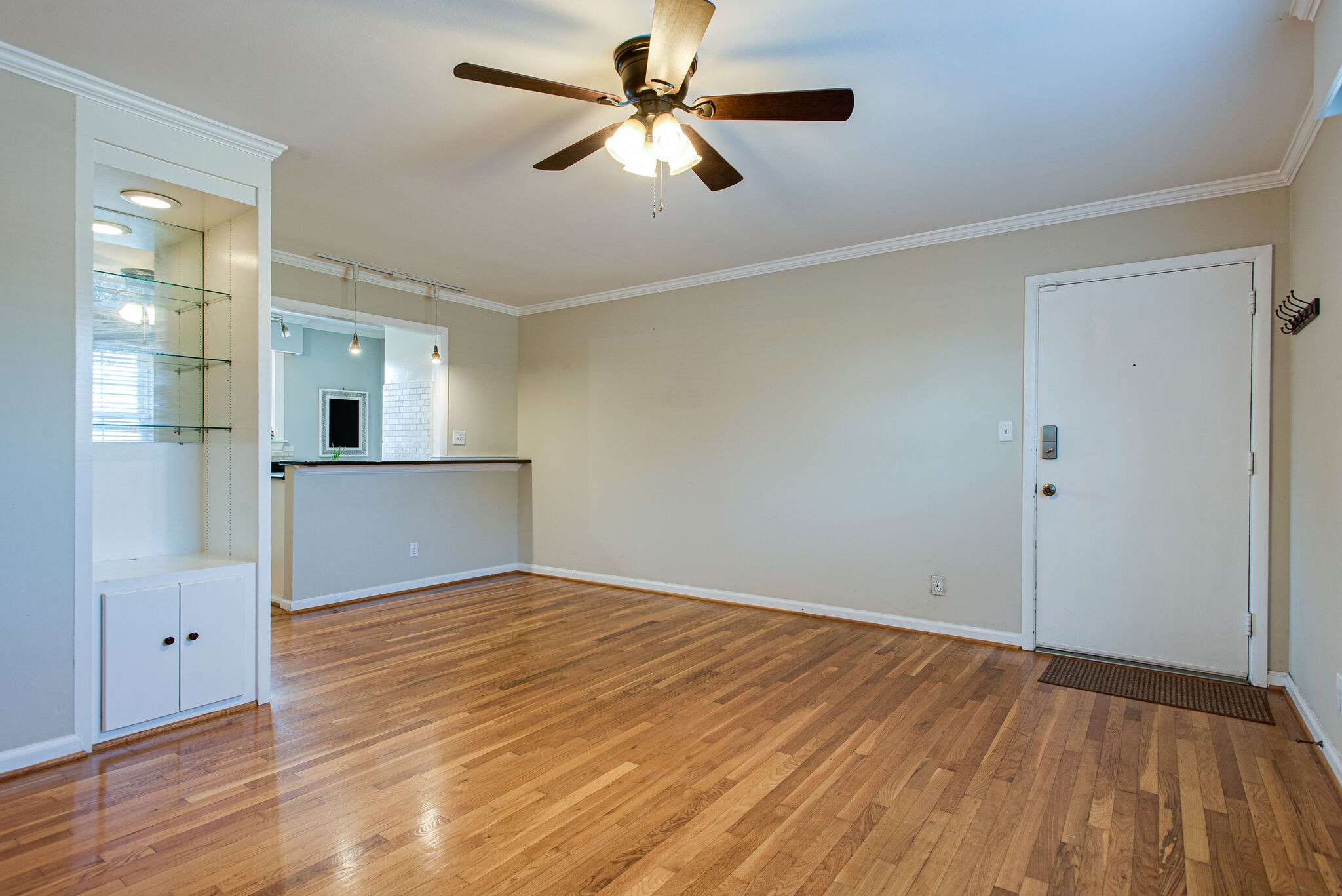 3310 Long Blvd Property Photo 8