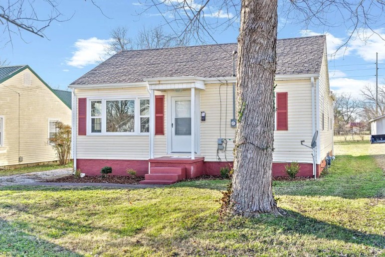 2805 Kenwood Dr Property Photo 3