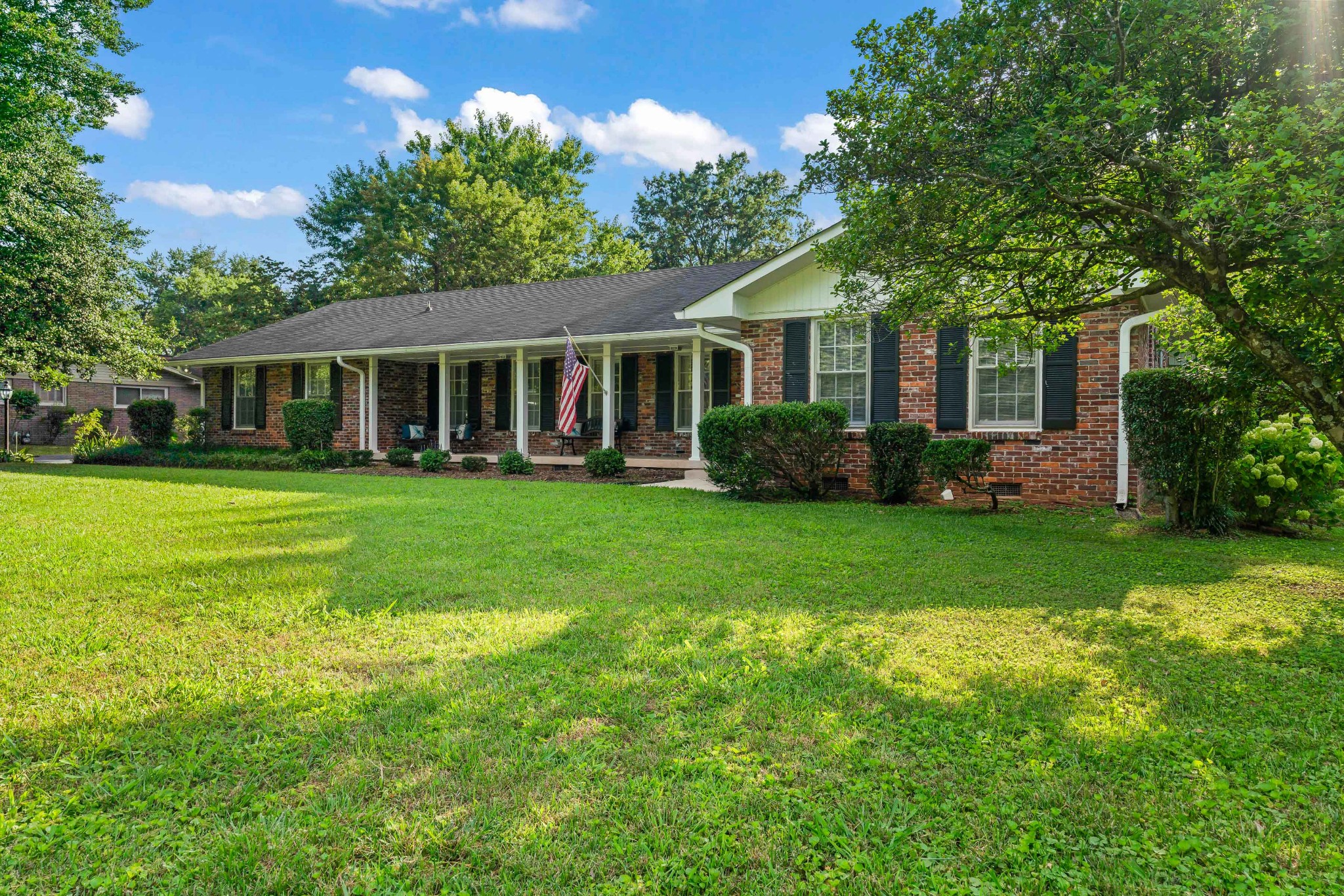 1110 Houston Dr Property Photo 2