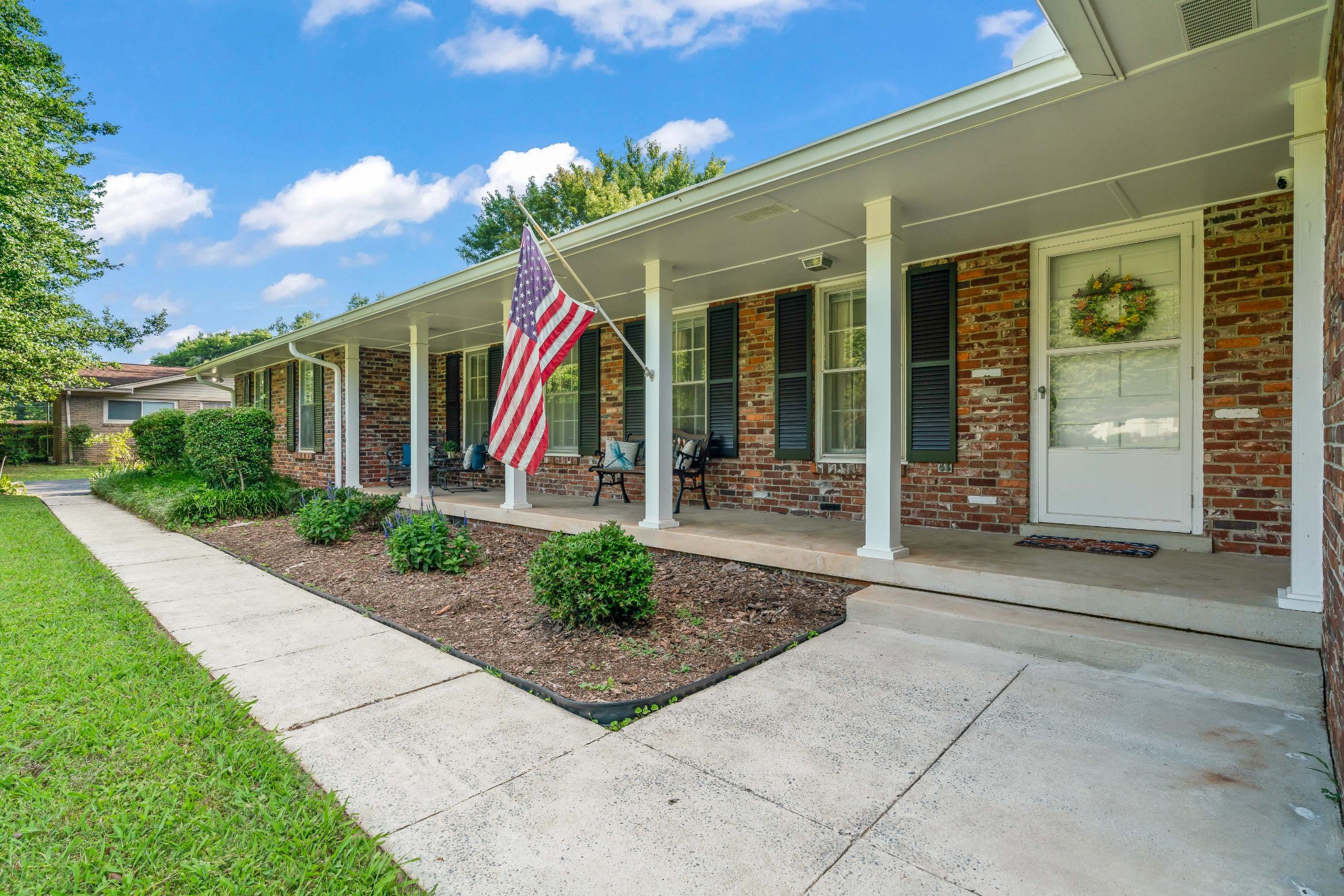 1110 Houston Dr Property Photo 4