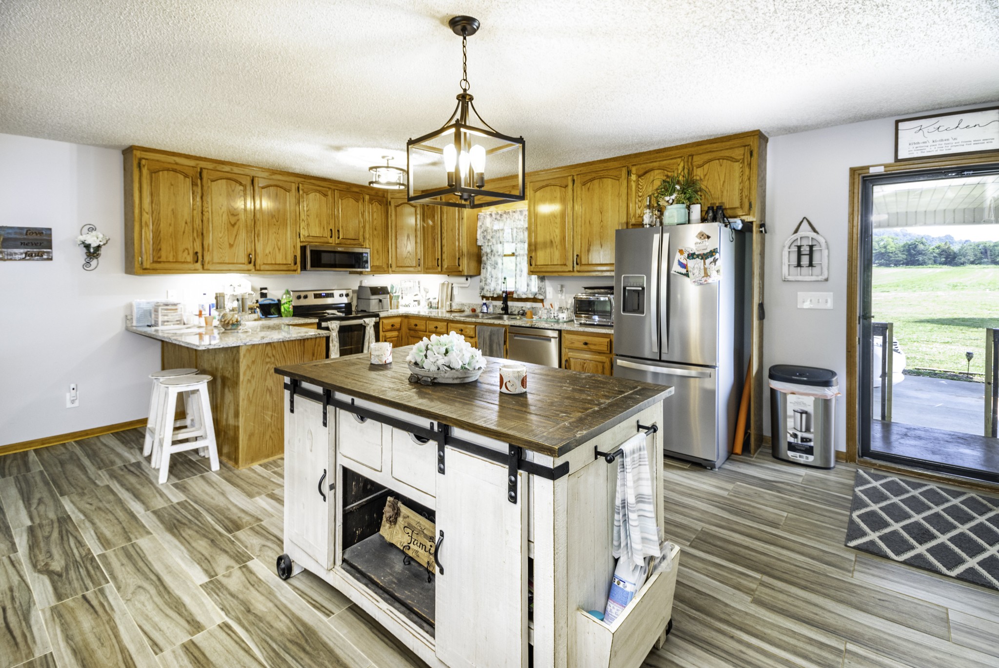 2285 Crescentview Rd Property Photo 4
