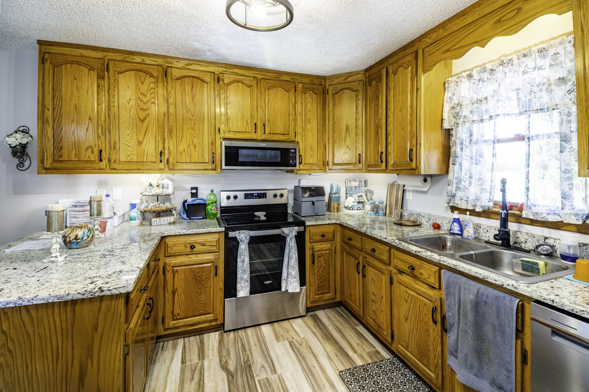 2285 Crescentview Rd Property Photo 5