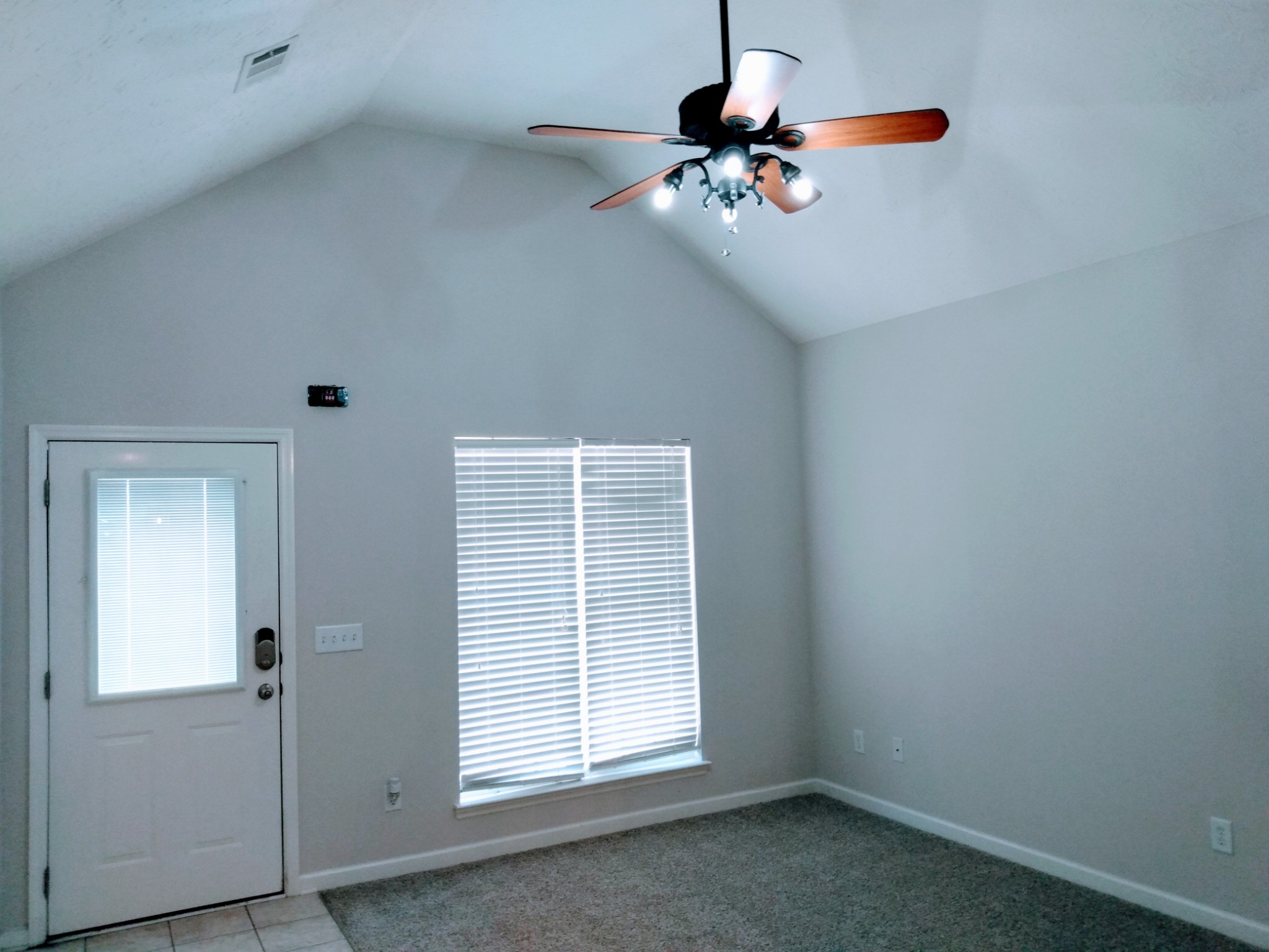 546 Albion Cir Property Photo 3