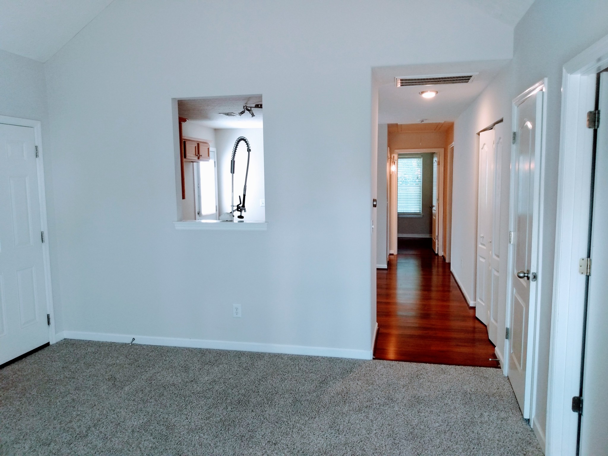 546 Albion Cir Property Photo 6