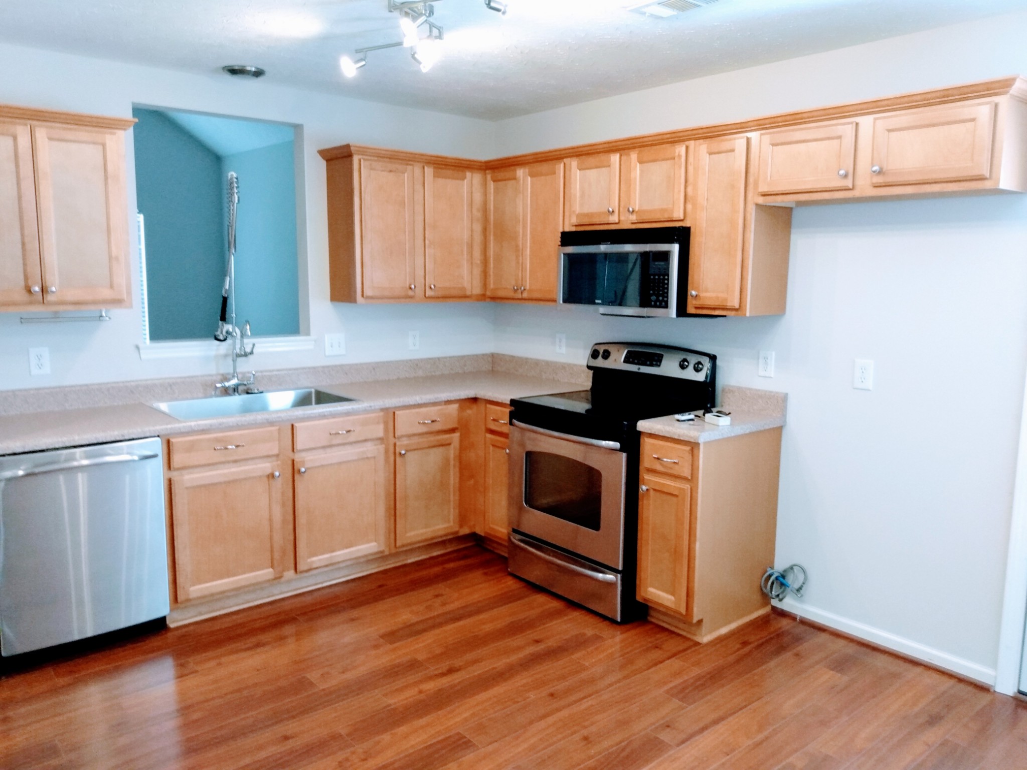 546 Albion Cir Property Photo 7