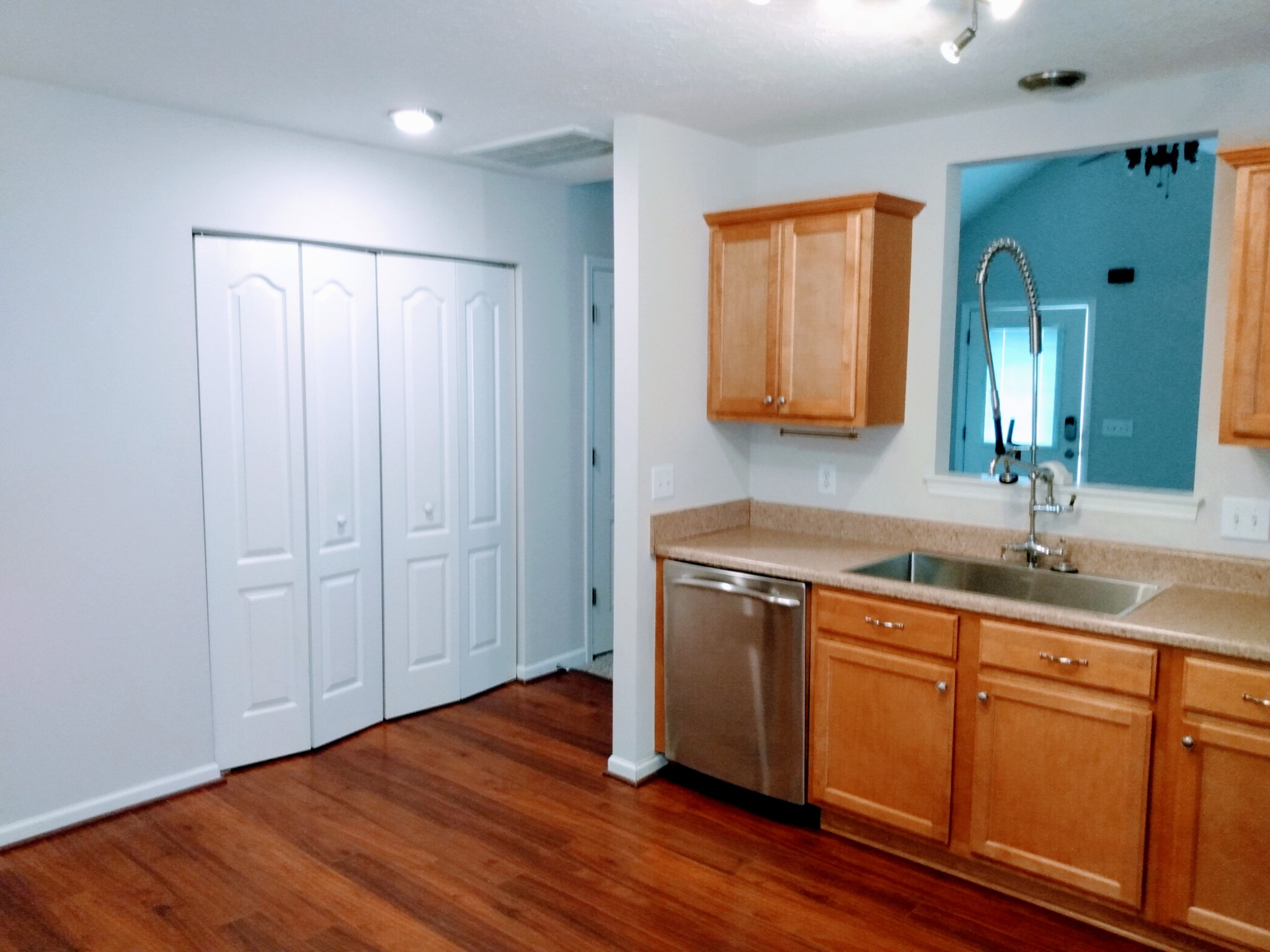 546 Albion Cir Property Photo 8