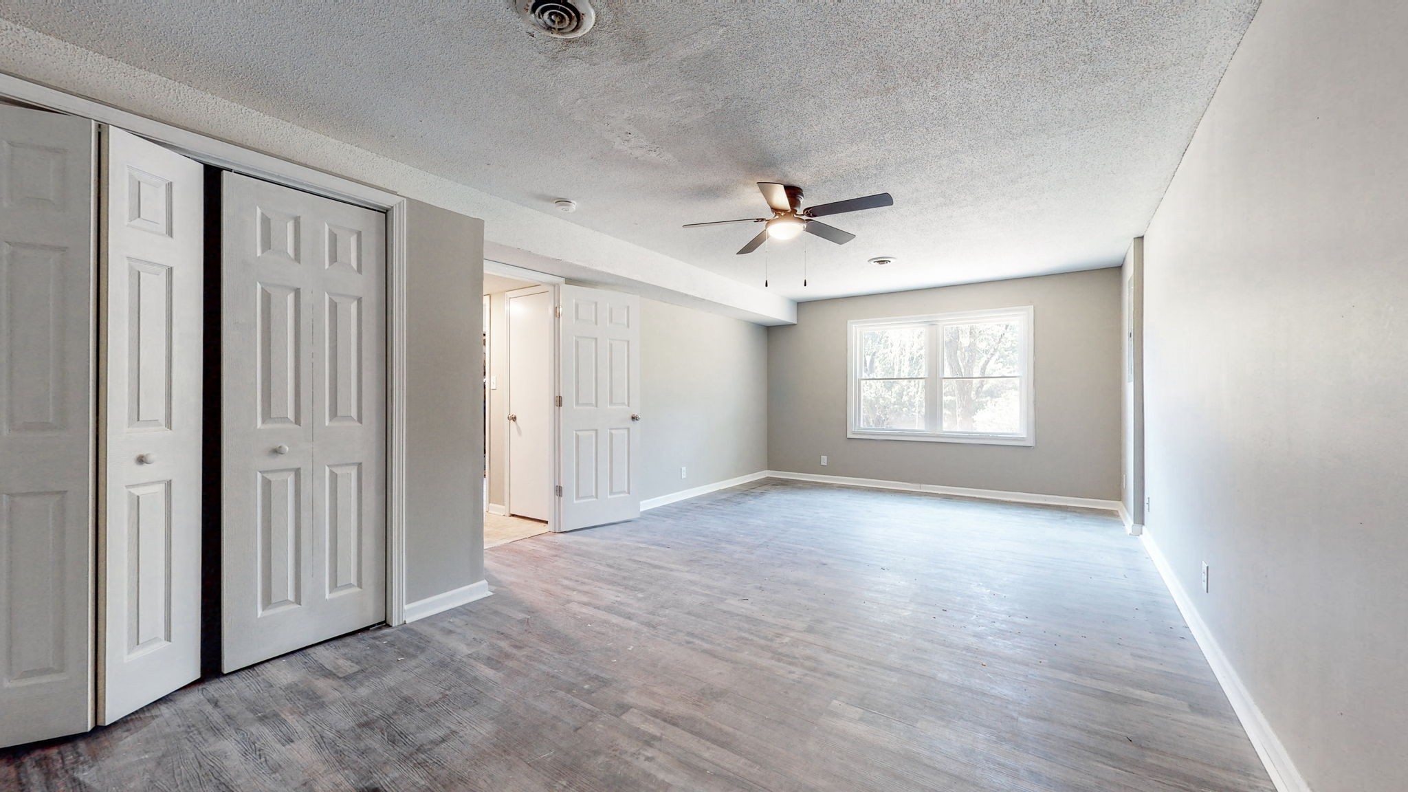 349 Greenleaf Ln Property Photo 4