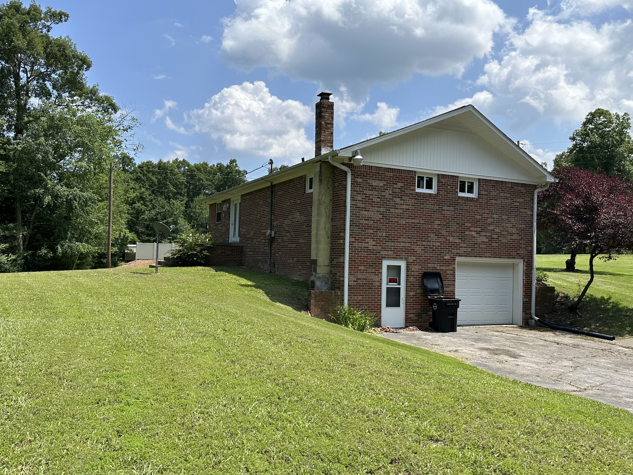 720 Oakland Dr Property Photo 4