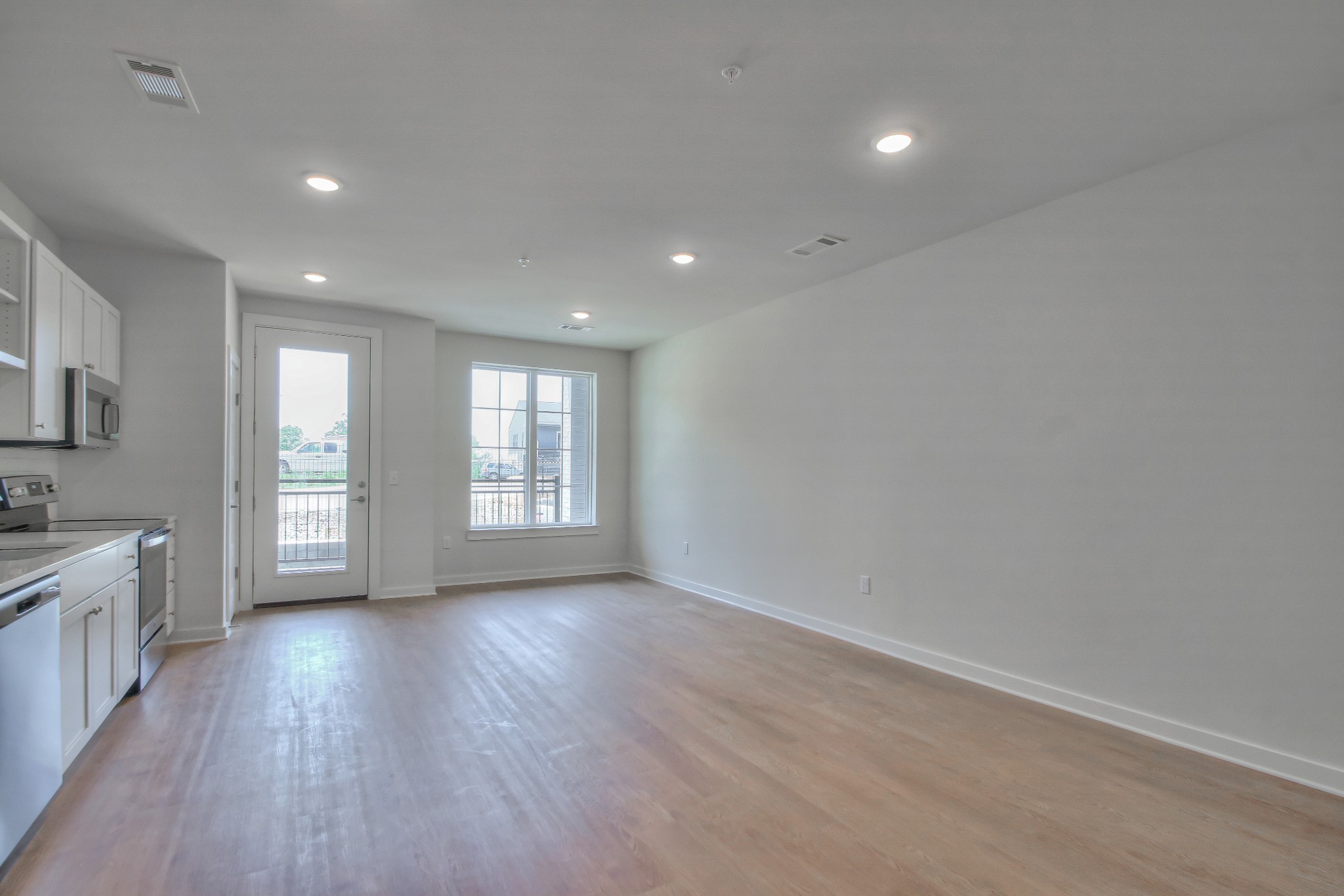 600 E Trinity Ln Property Photo 6