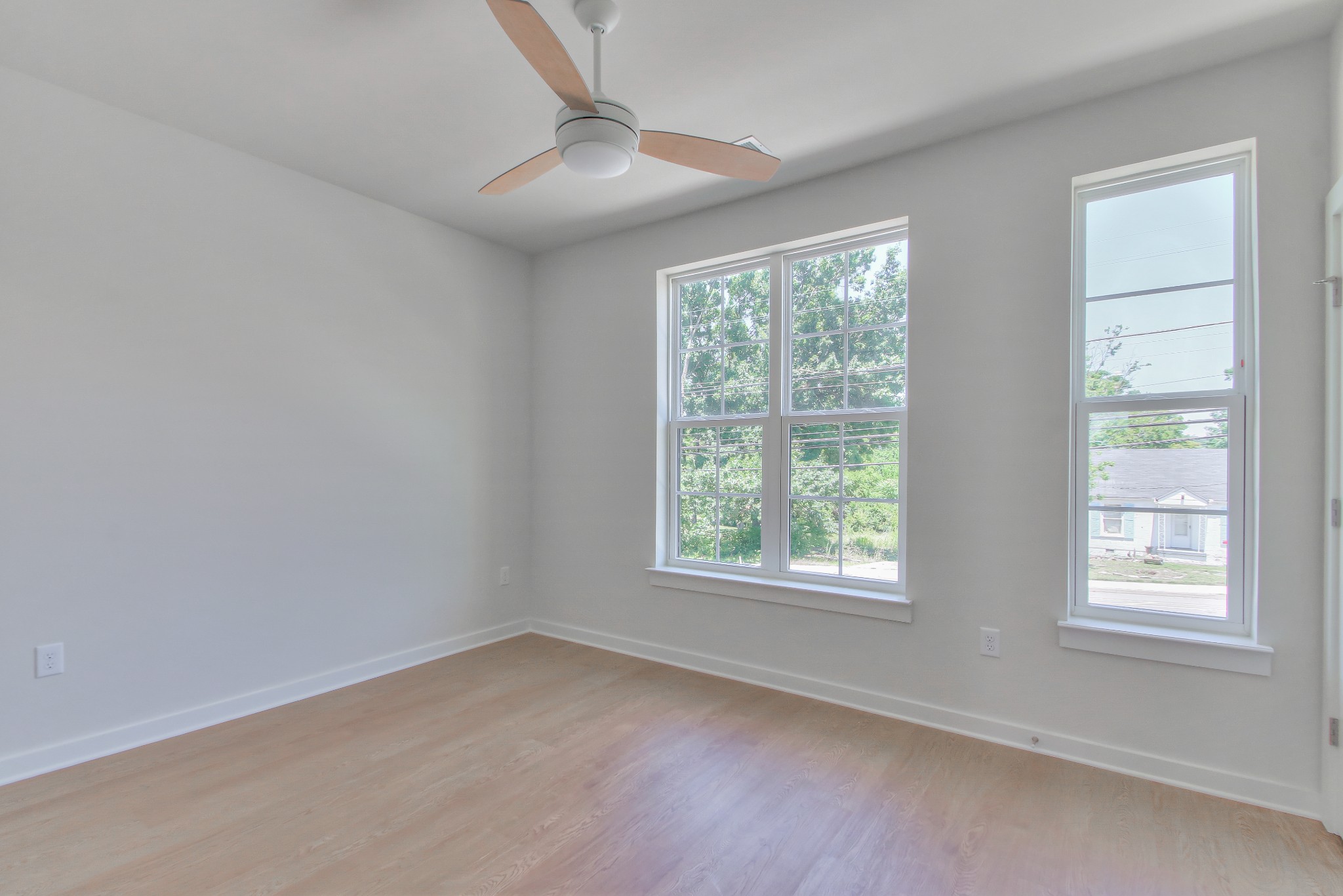 600 E Trinity Ln Property Photo 16