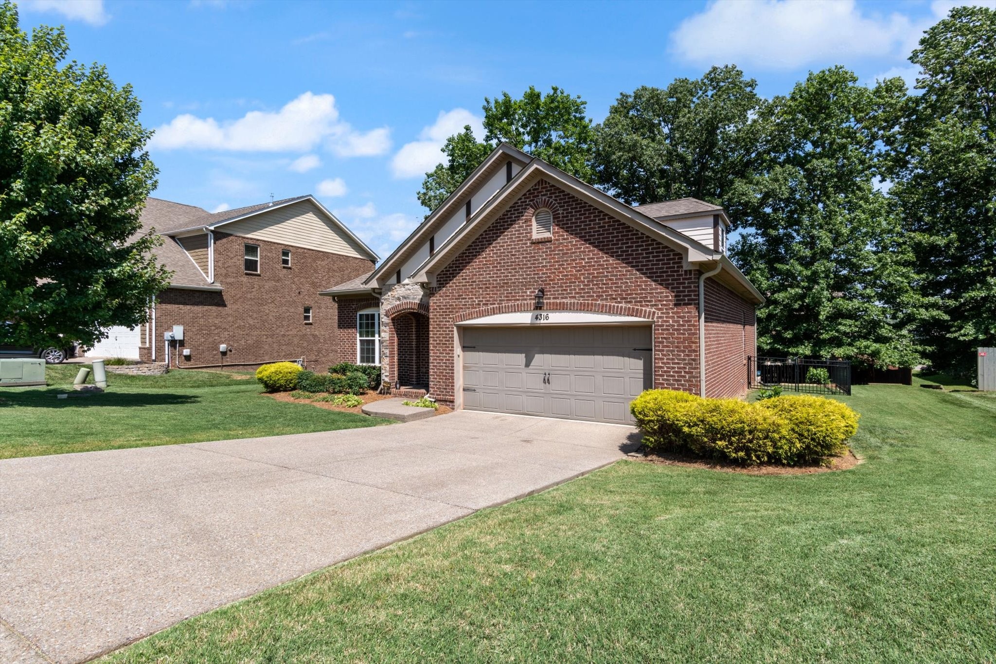 4316 Silver Oaks Dr Property Photo 2