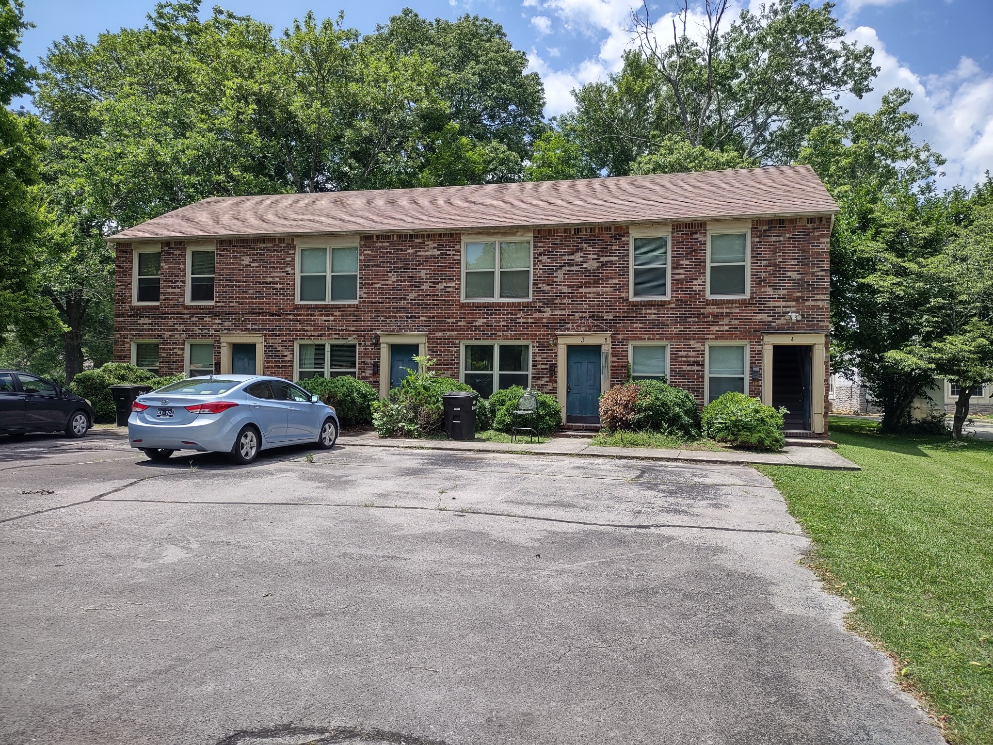 409 E Grundy St Property Photo 1