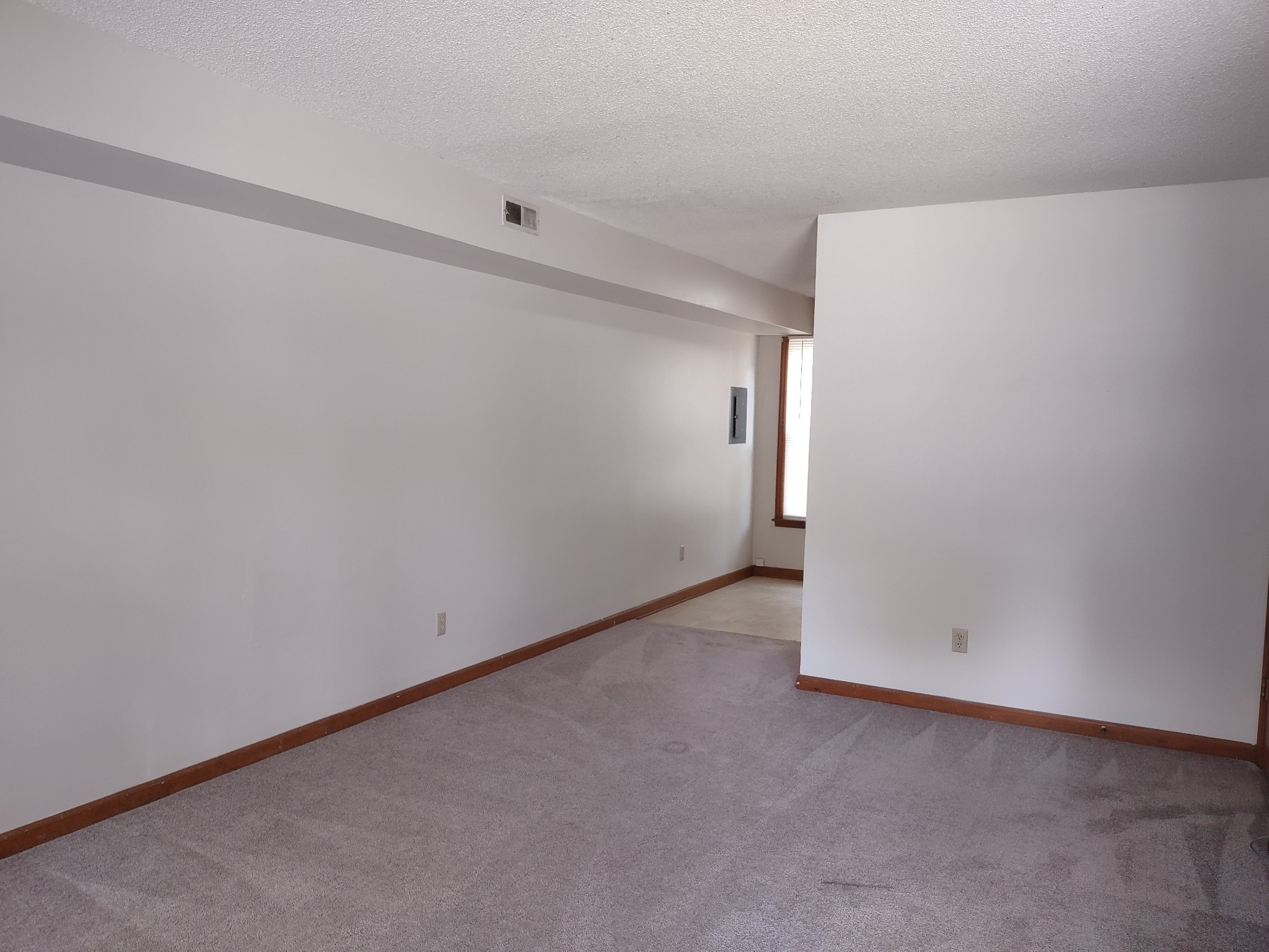 409 E Grundy St Property Photo 3