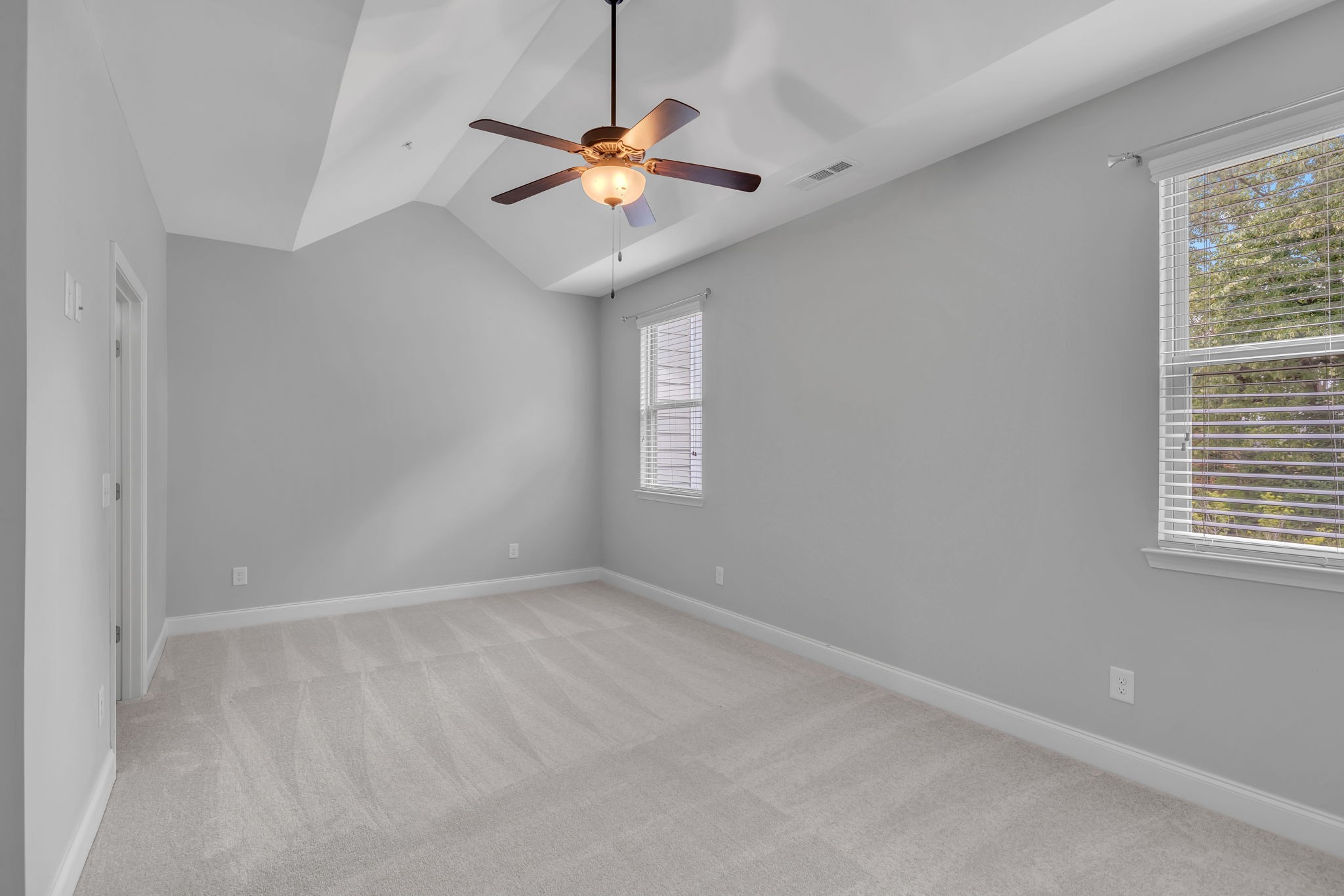 2569 Wellesley Square Dr Property Photo 11