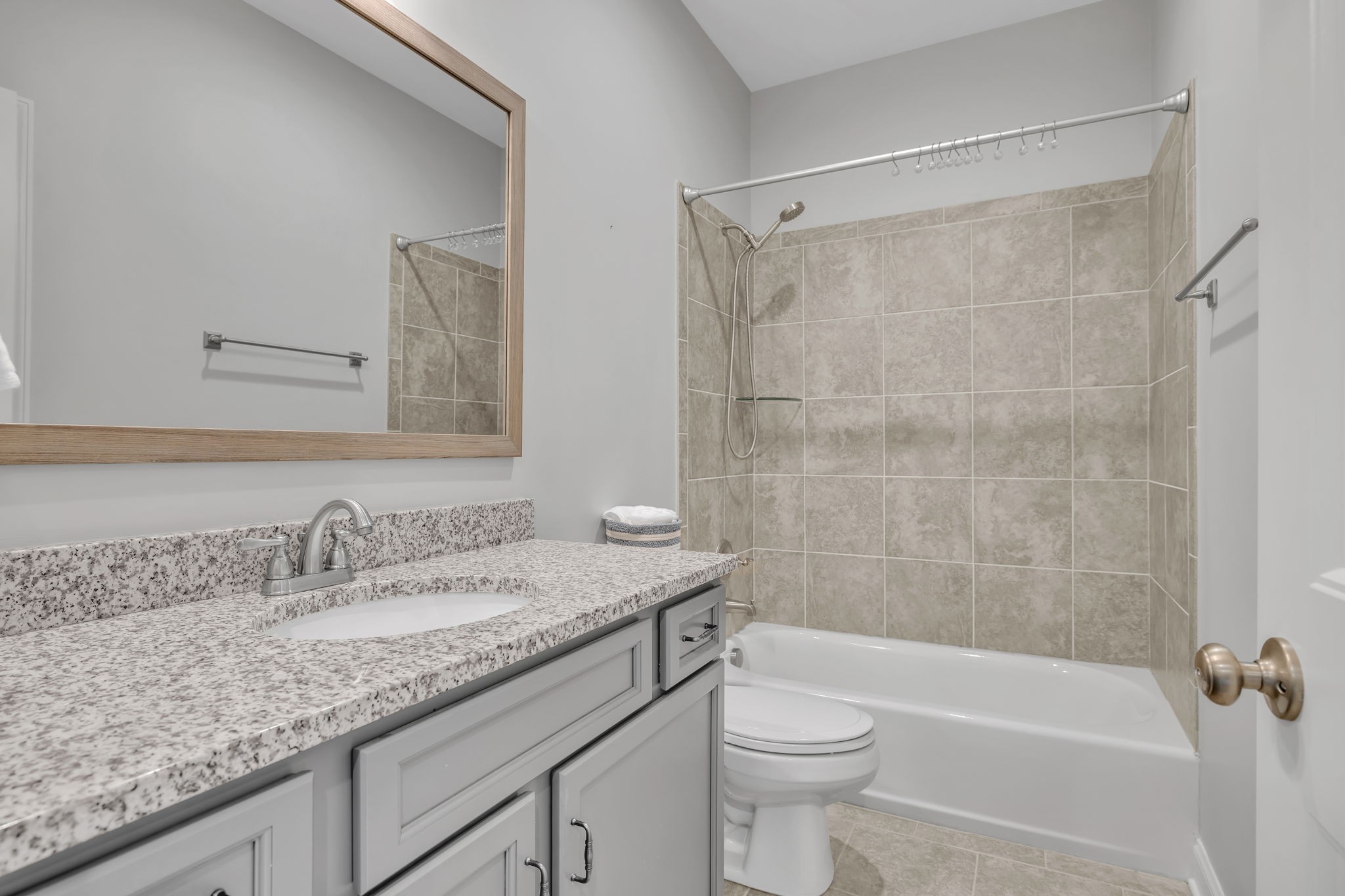 2569 Wellesley Square Dr Property Photo 17