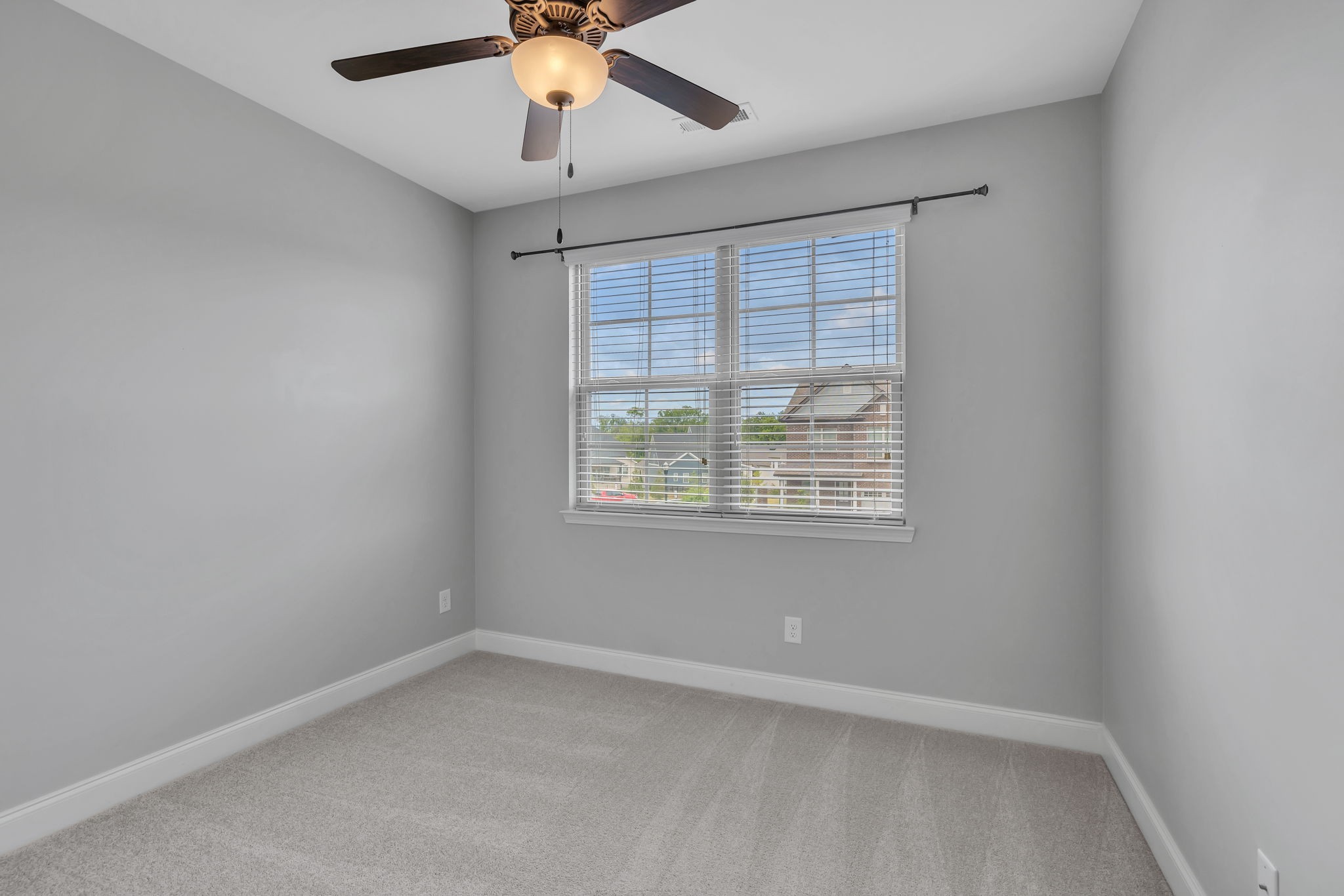 2569 Wellesley Square Dr Property Photo 18