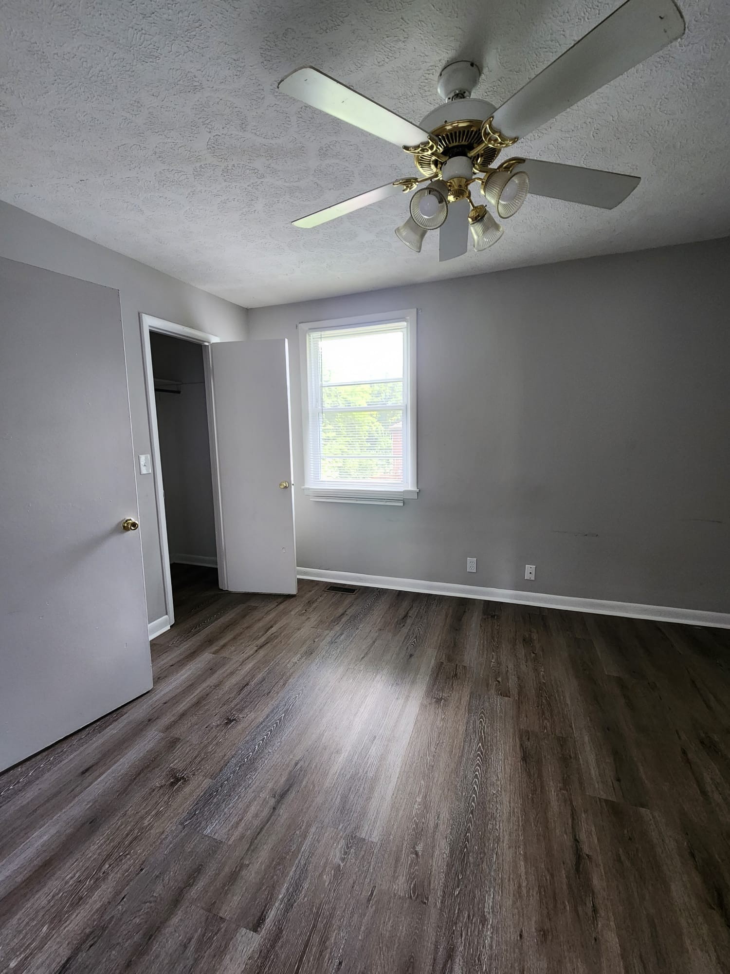 204 Evanmeade Dr Property Photo 5