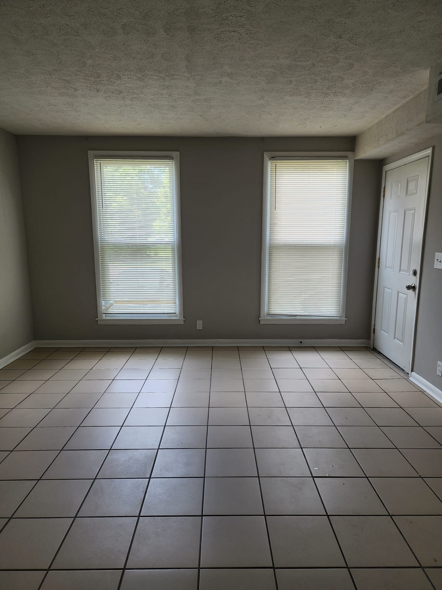 204 Evanmeade Dr Property Photo 6