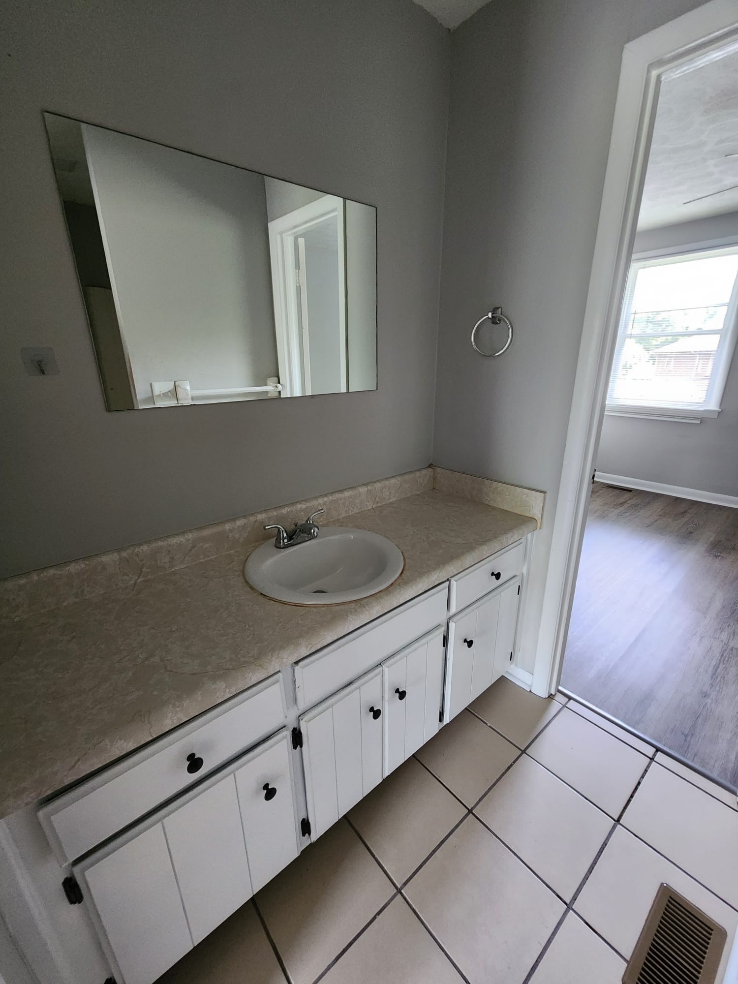 204 Evanmeade Dr Property Photo 7