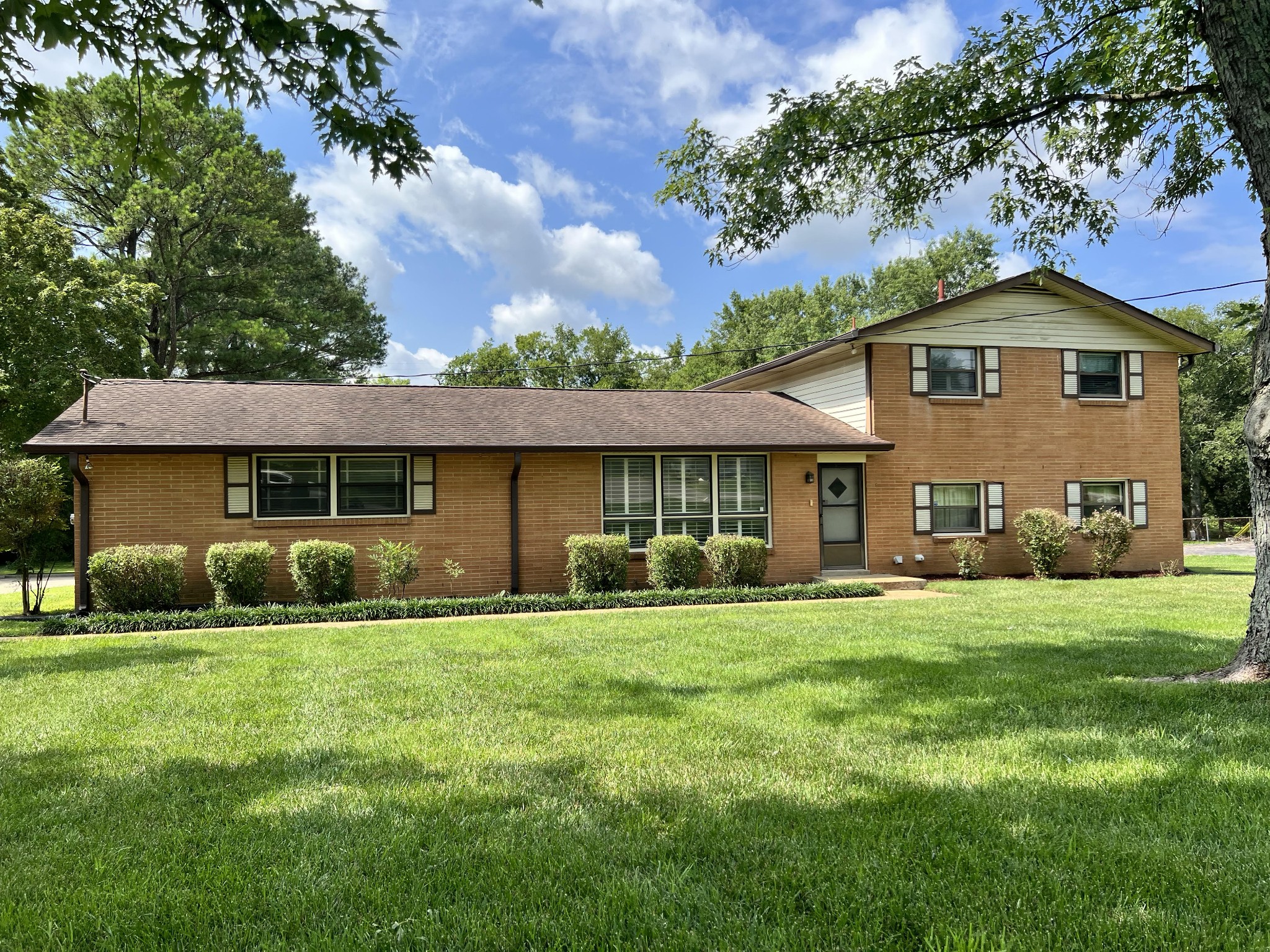 107 Edgebrook Rd Property Photo 1