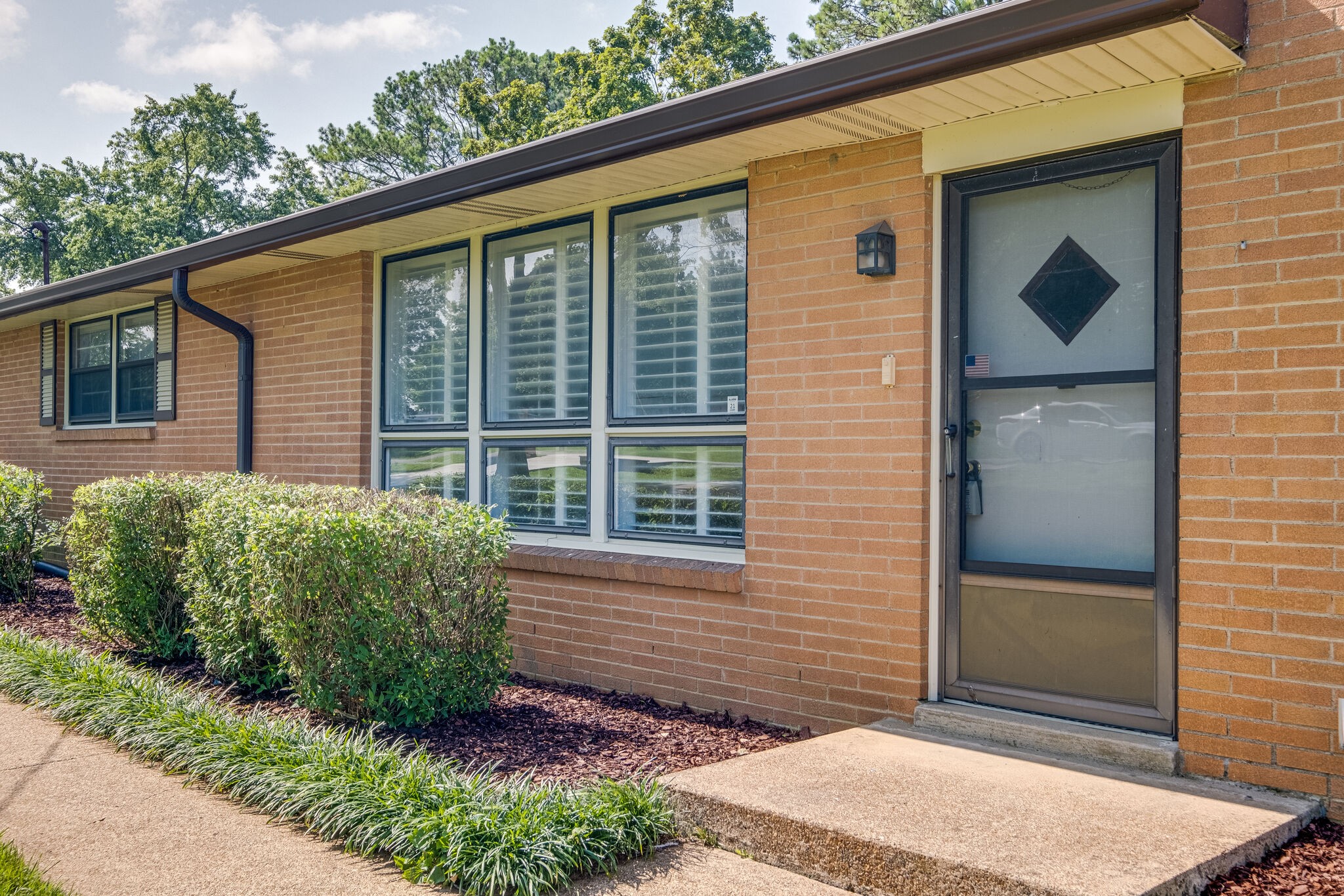 107 Edgebrook Rd Property Photo 4
