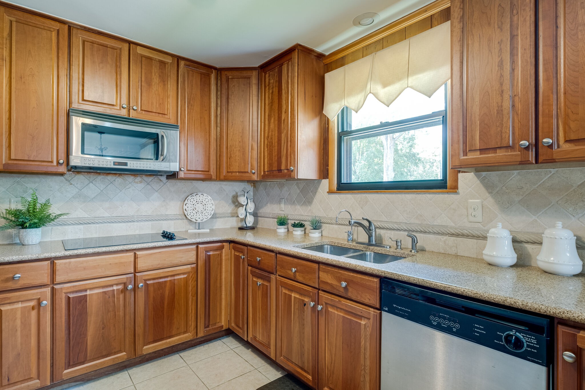 107 Edgebrook Rd Property Photo 16