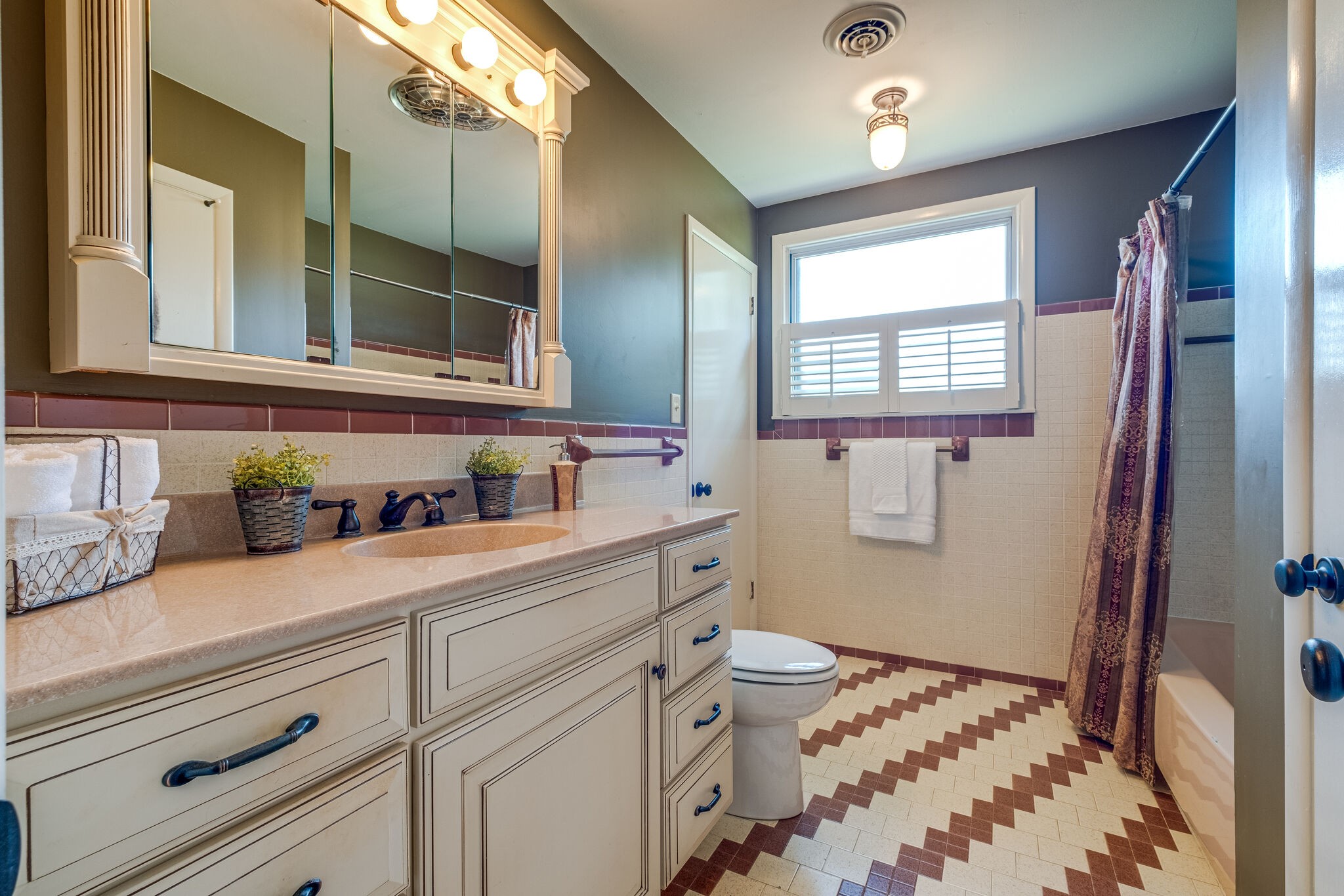 107 Edgebrook Rd Property Photo 32
