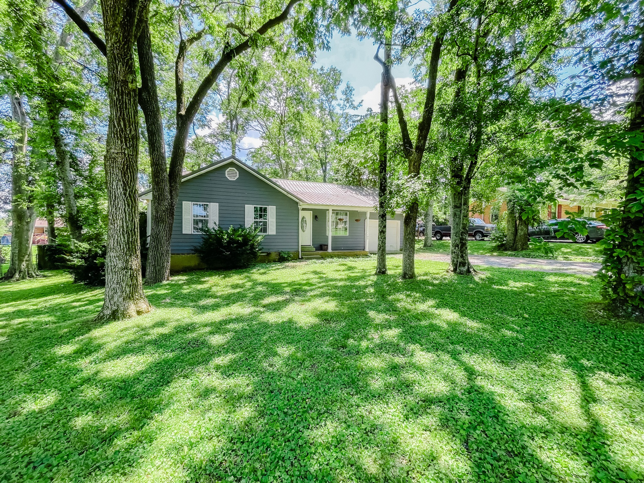 105 Creek Ct Property Photo 1
