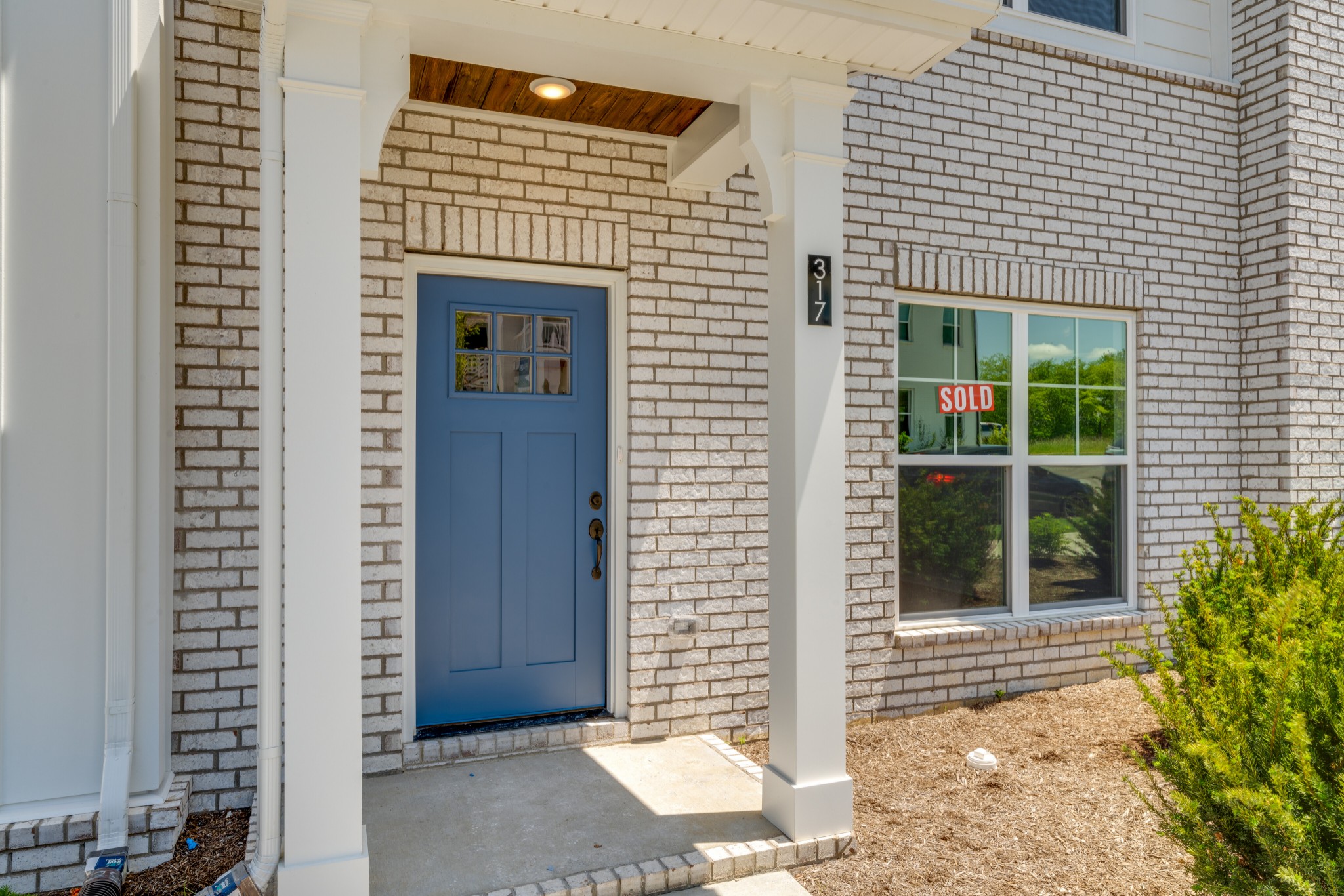 347 Twig Court Property Photo 2