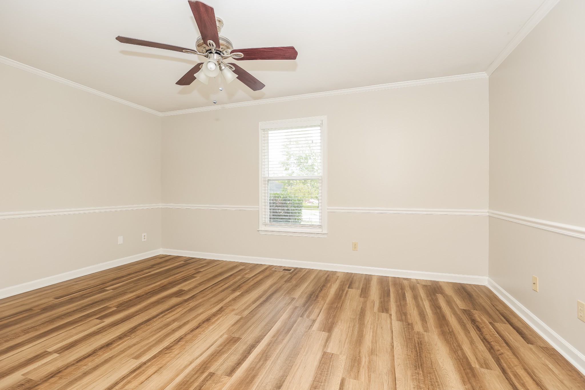 2360 Uriah Pl Property Photo 9