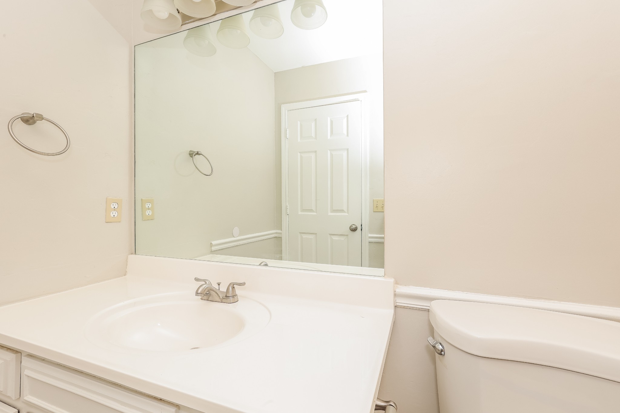 2360 Uriah Pl Property Photo 11