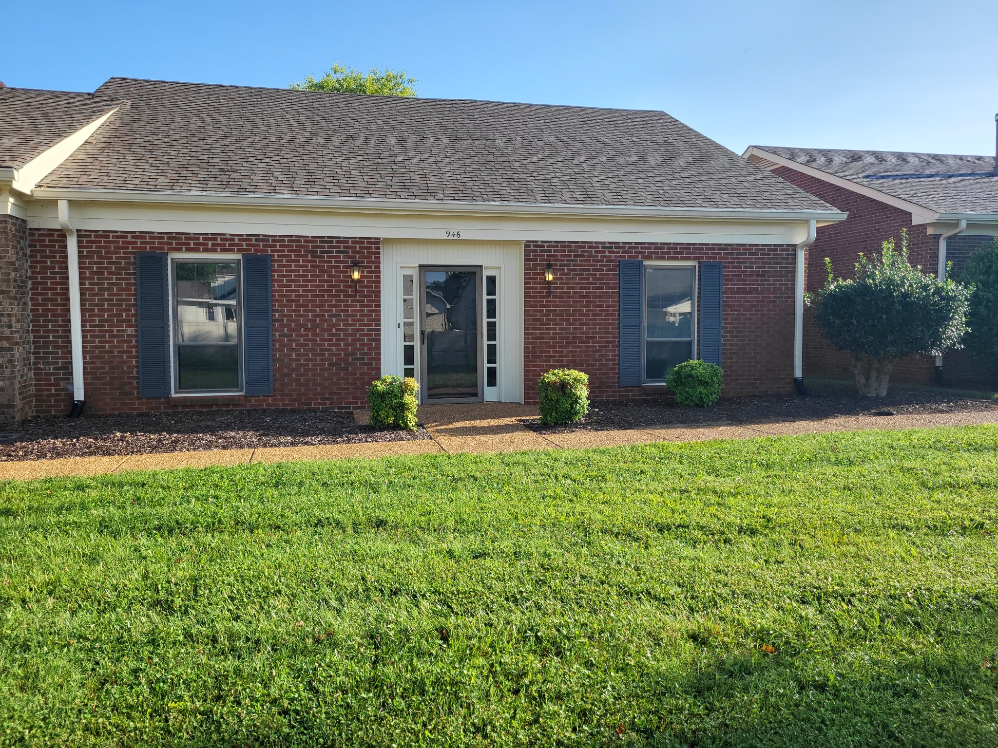 946 E Northfield Blvd Property Photo 1