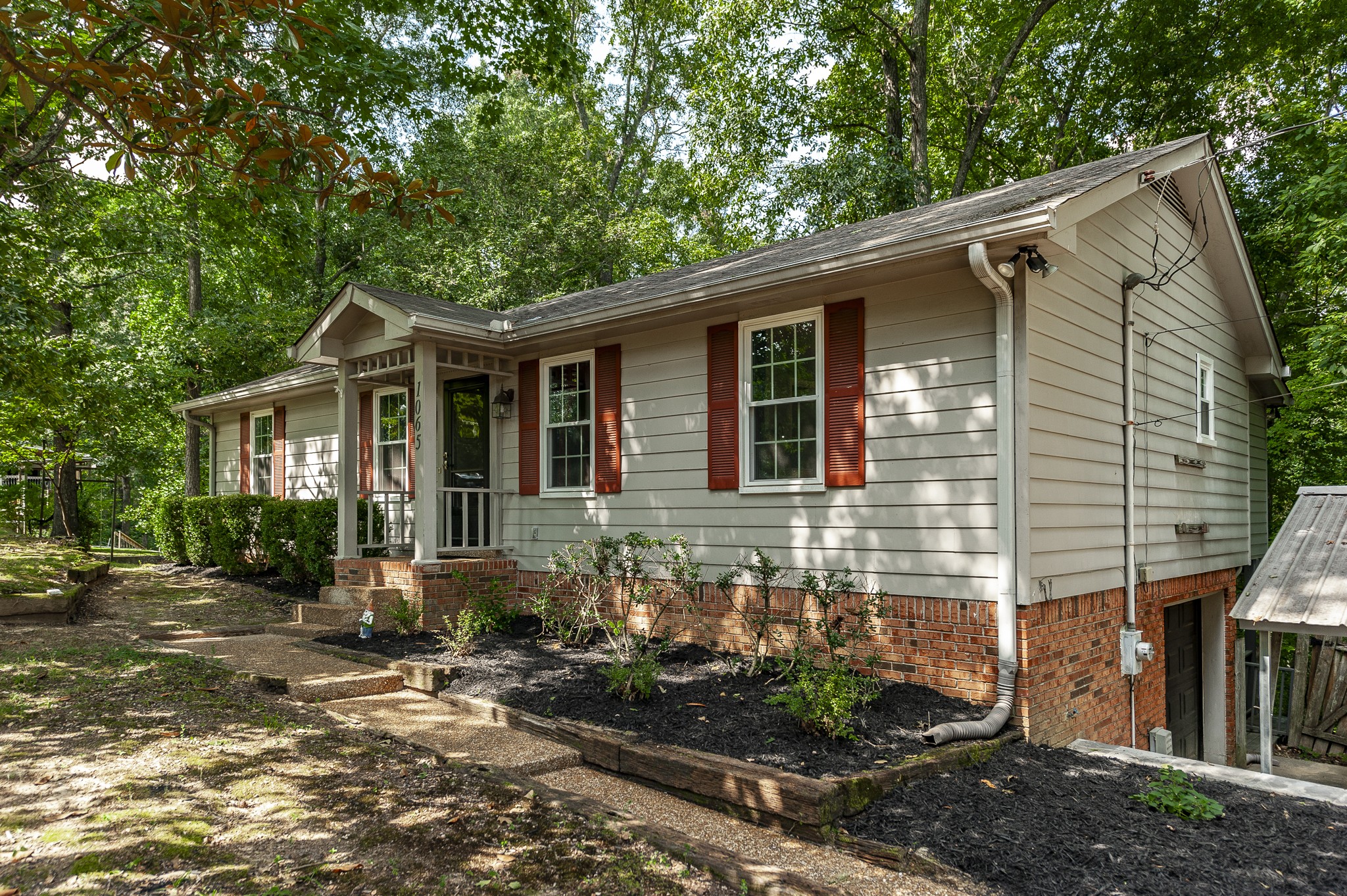 1065 Hilltop Rd Property Photo 5